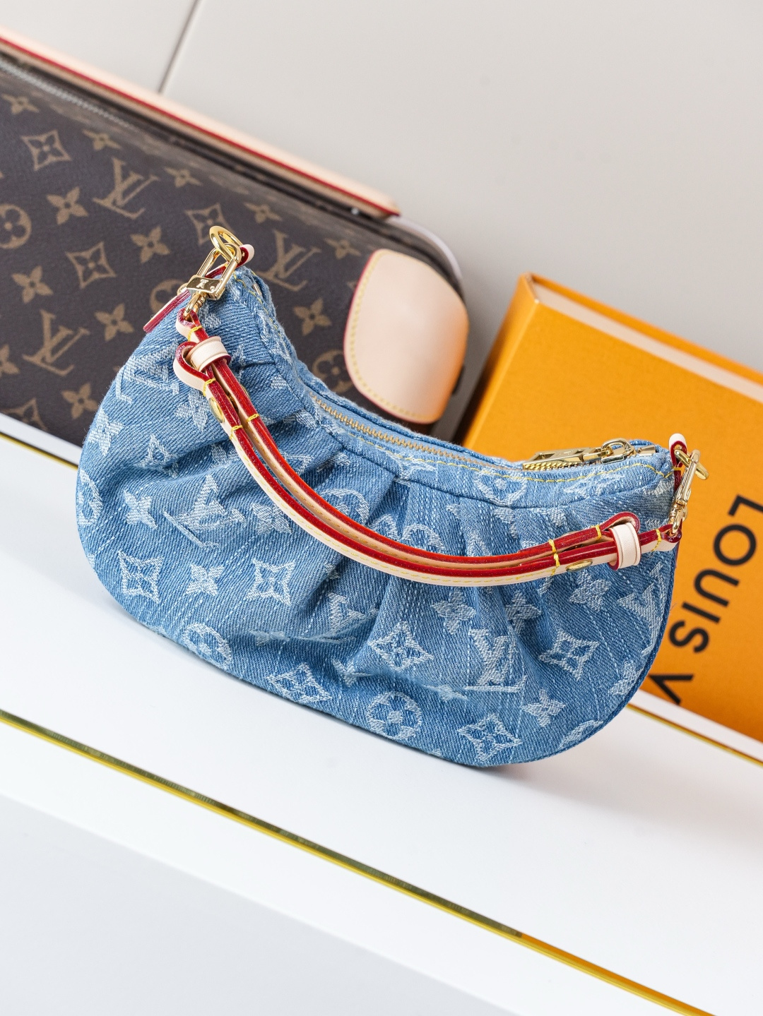 Louis Vuitton Pochette Valley handbag