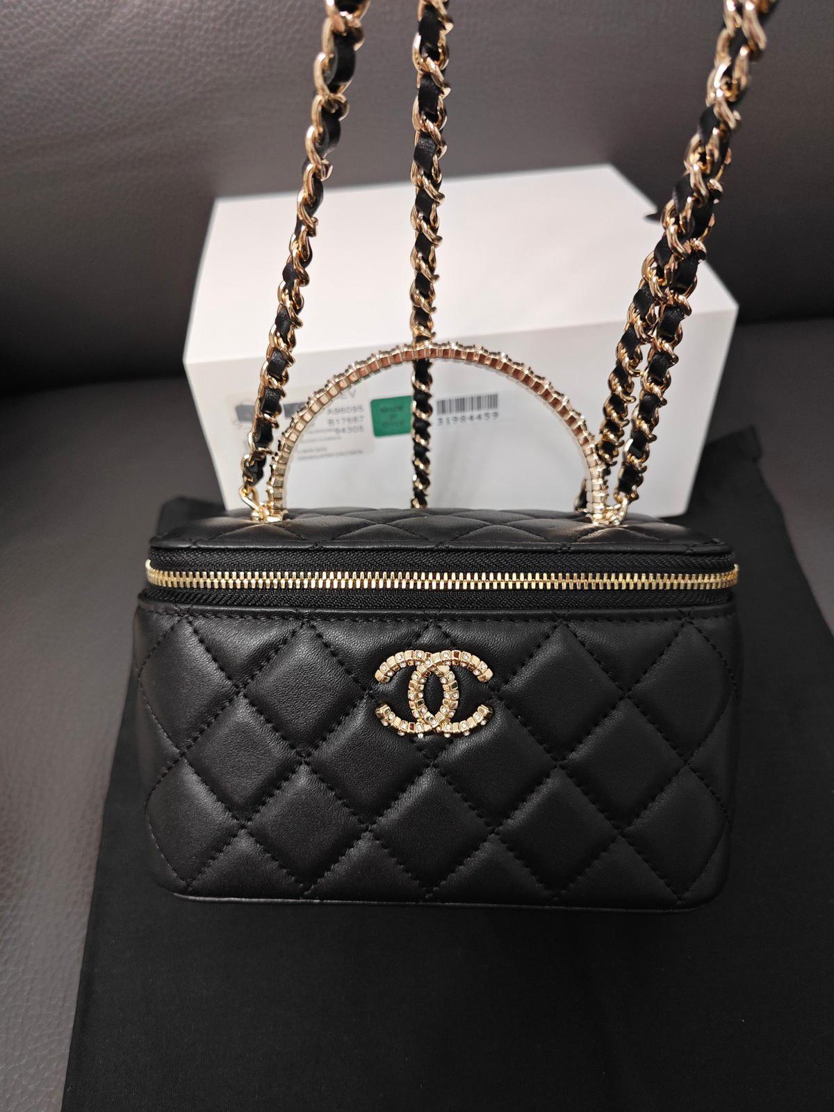 Chanel 2025 New Fashion Diamond Handle Makeup Box Bag Cosmetic Case