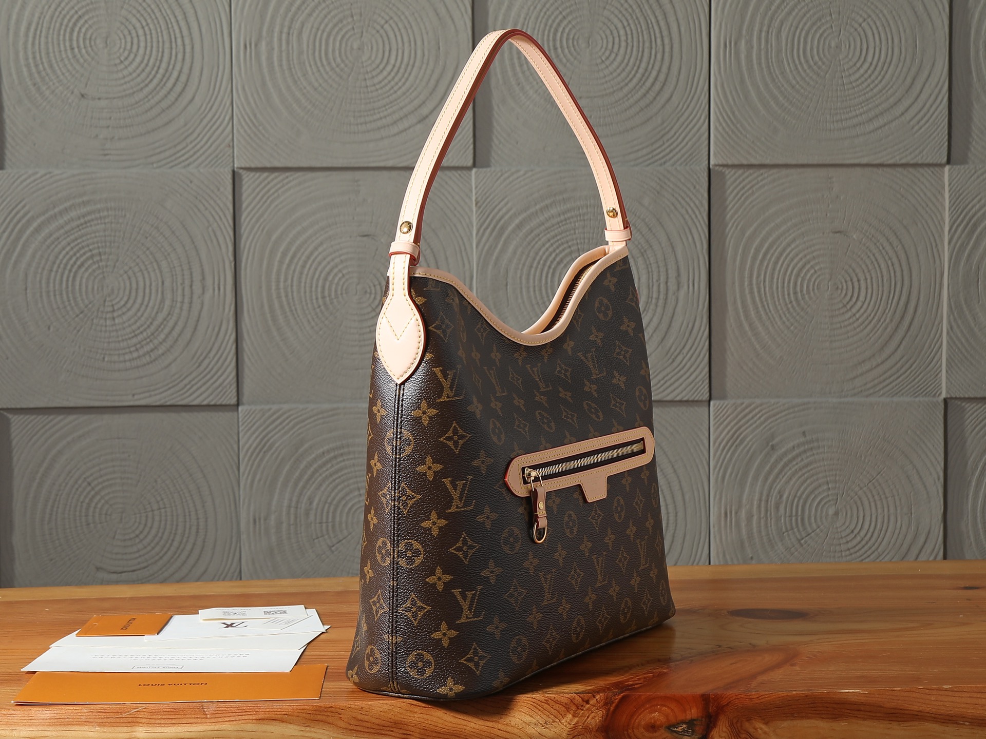 LV Louis Vuitton Lineup Handbag M27335
