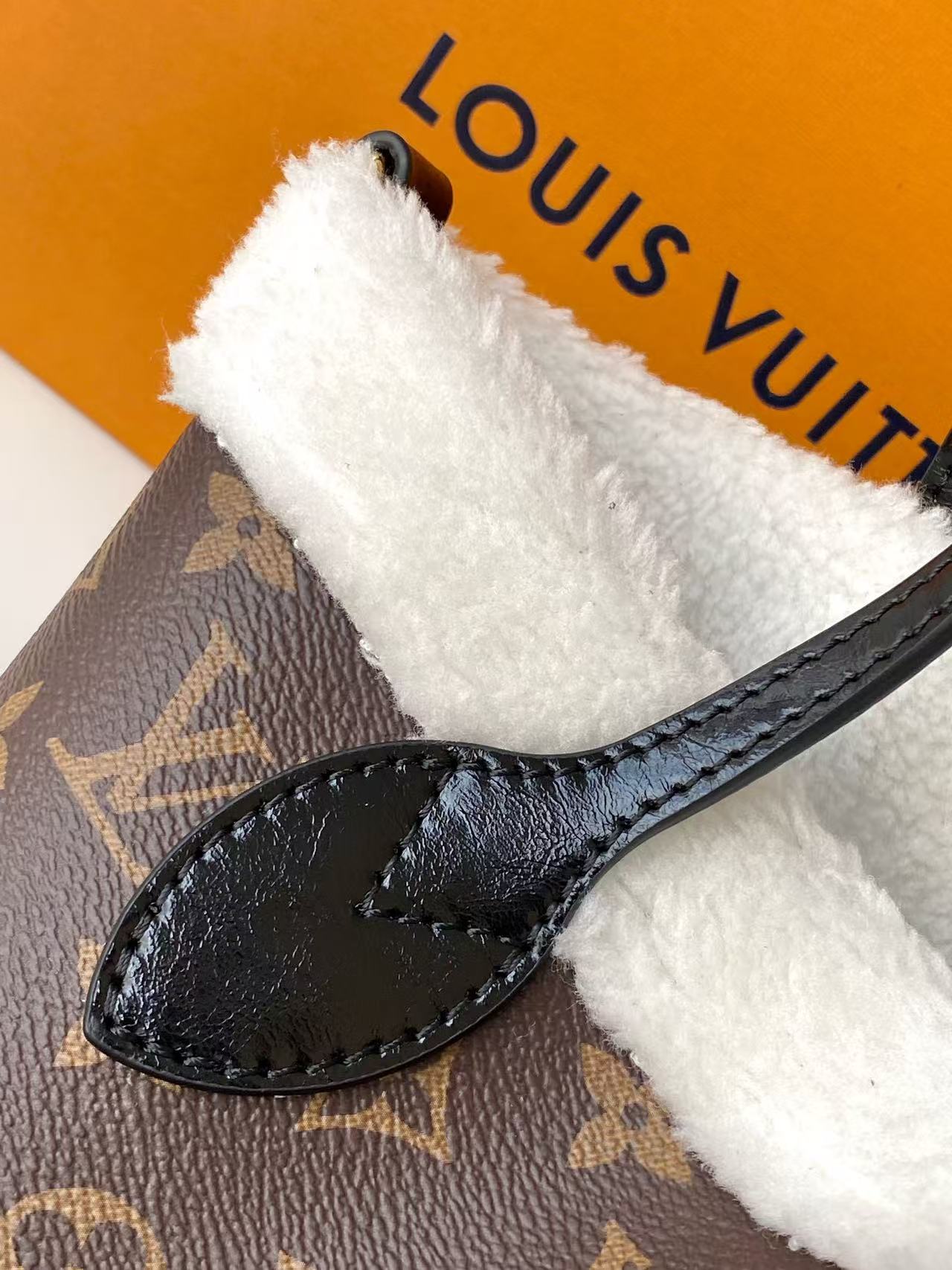 Louis Vuitton Neverfull Bandouli è re Inside Out BB handbag