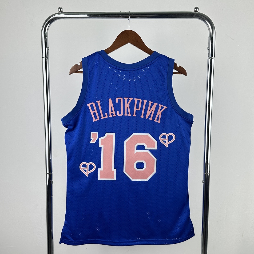 Blackpink collaborates with the Knicks S-XXL