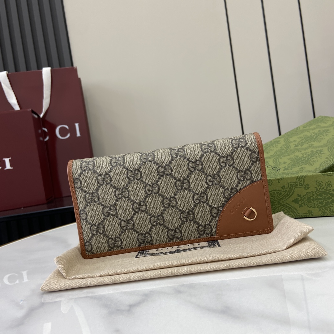 Gucci GG Emblem continental wallet 821802