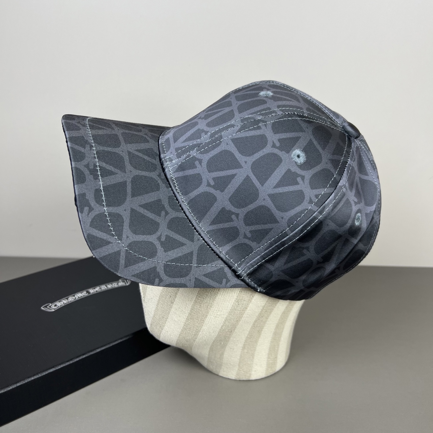 Valentino Garavani Iconographe Toile All-over Monogram Jacquard Curved Brim Baseball Cap Hat - KAIROO