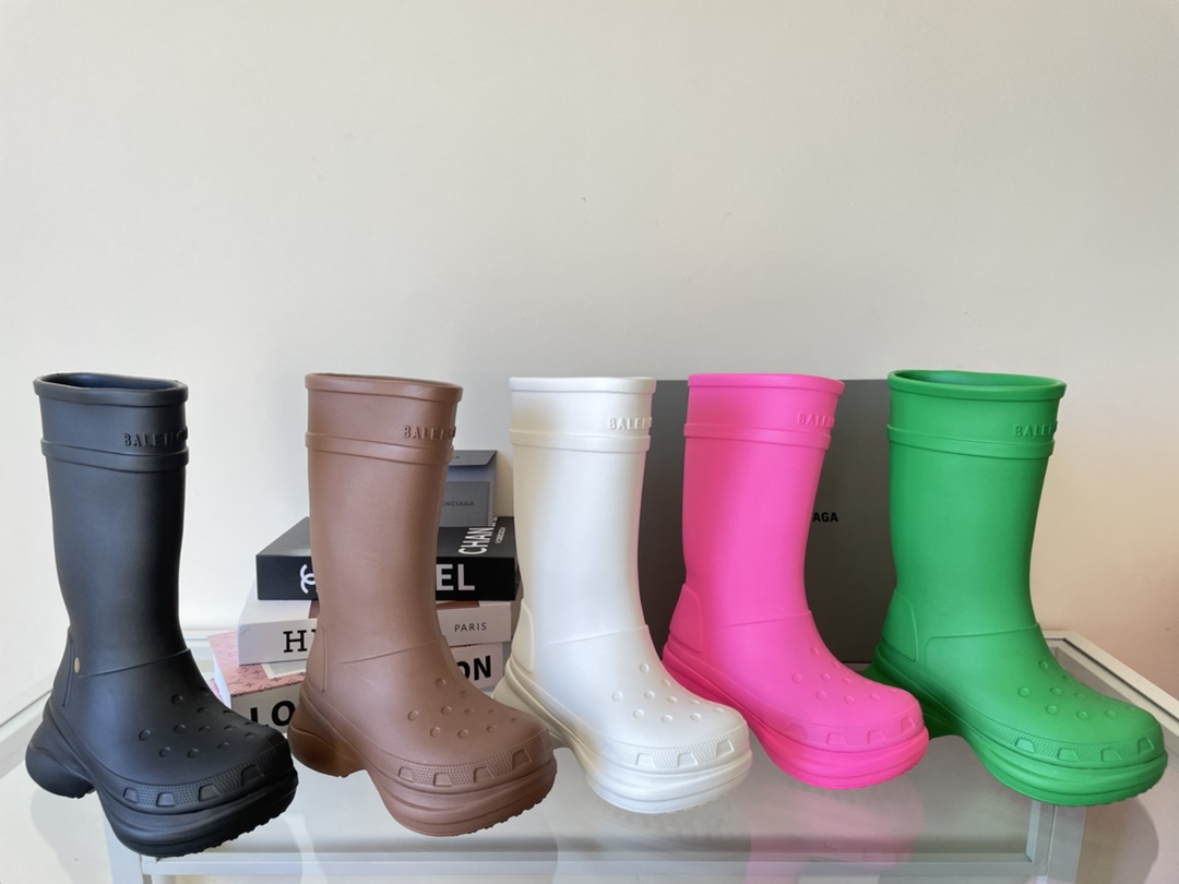 Balenciaga x Crocs Molded One-piece Rubber Debossed Logo Knee-High Platform Rain Boots - KAIROO