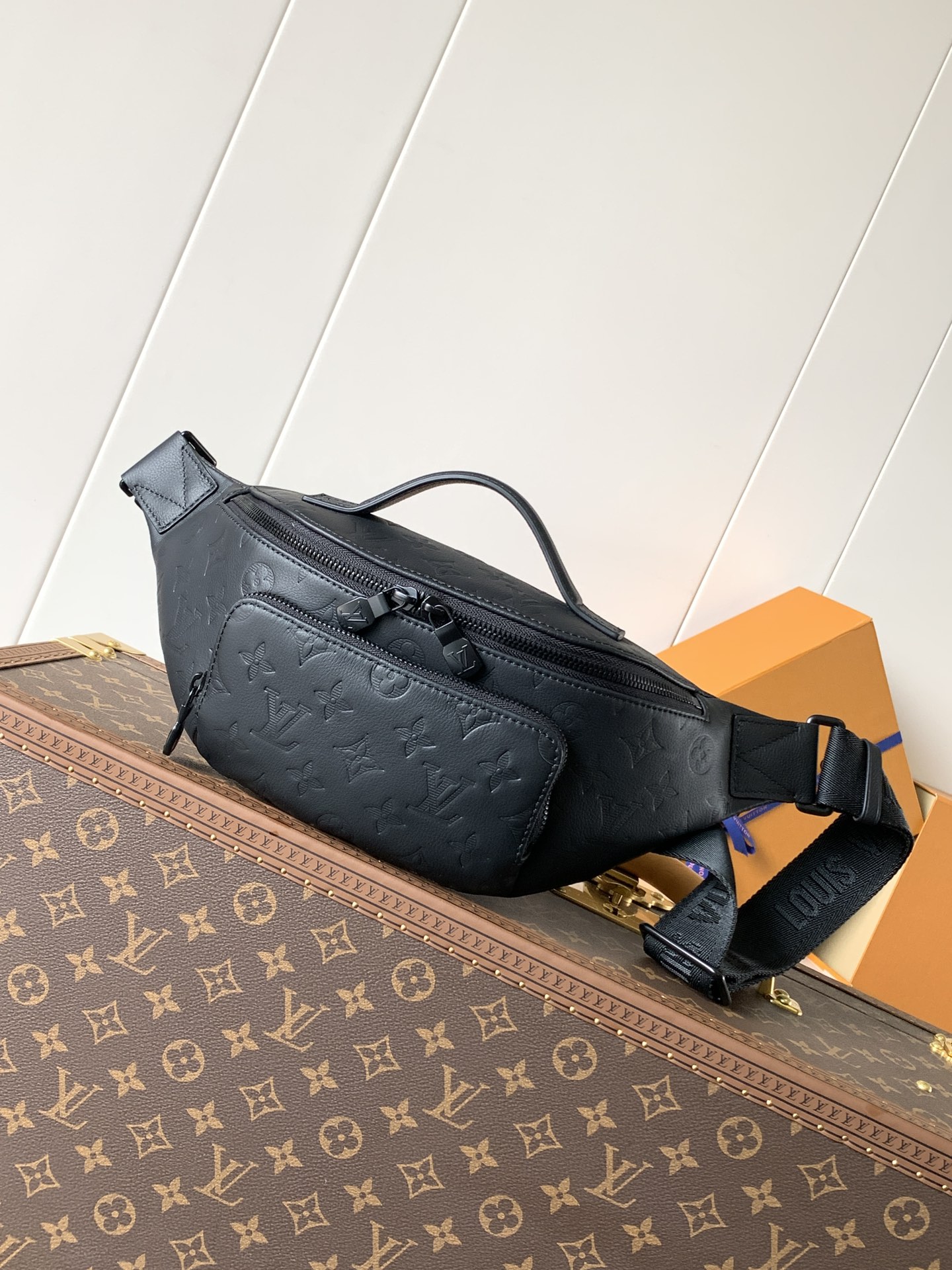 LV Men's Collection Bag M47058 LV Rush Bumbag
