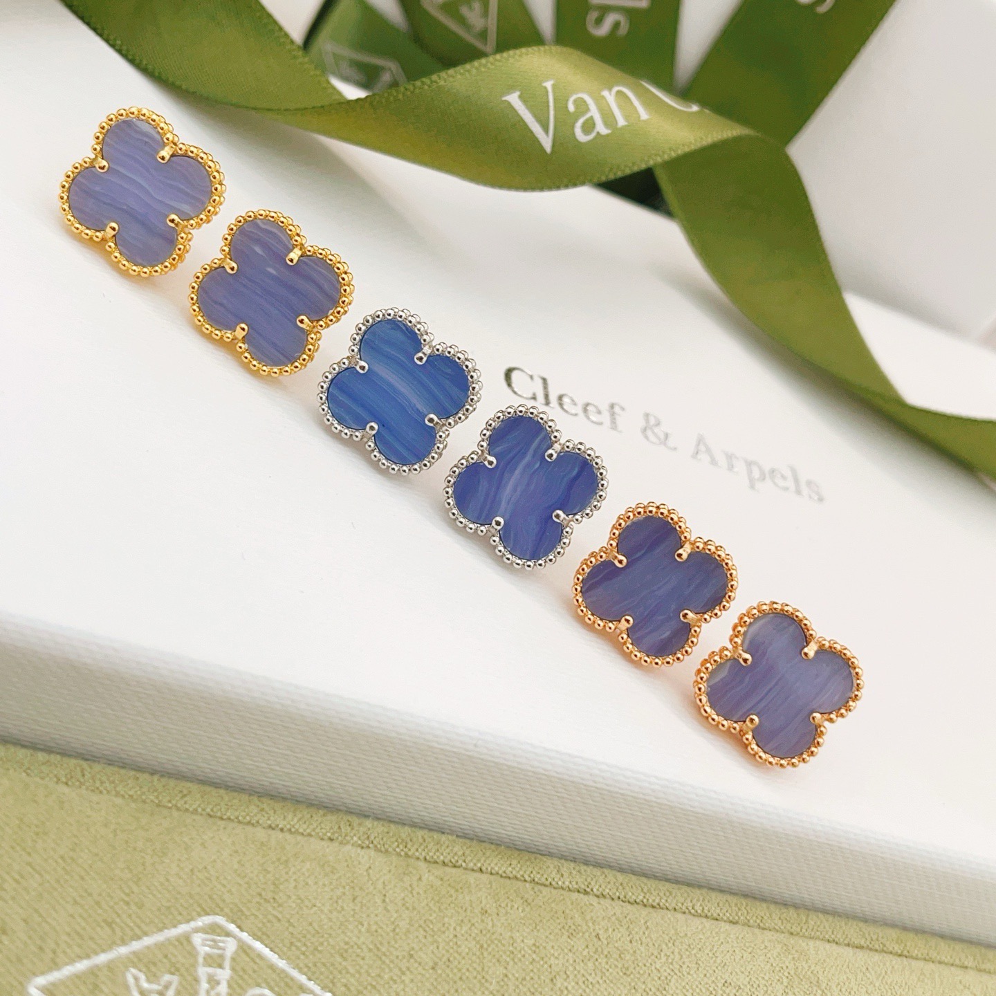 Van Cleef Fashion Medium Earrings 1.5cm