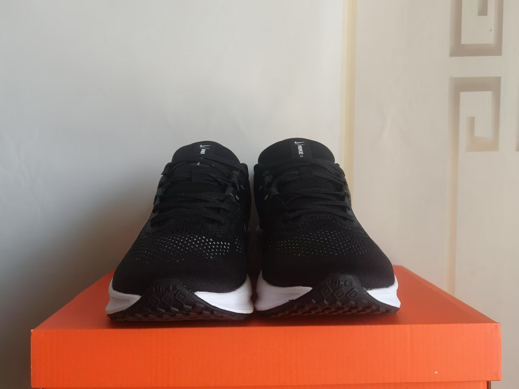 FD6033-001 US Men's Sizes6 to 11 in half sizes Black White Gen6 Shoes tianlong