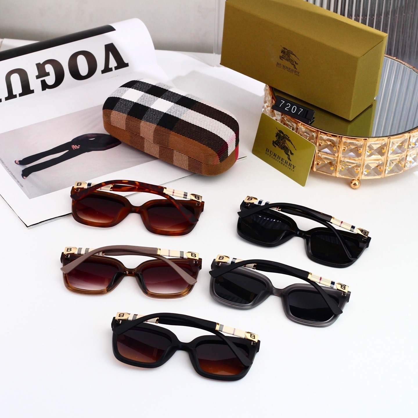 Burberry Check Detail Oversized Square Sunglasses - KAIROO