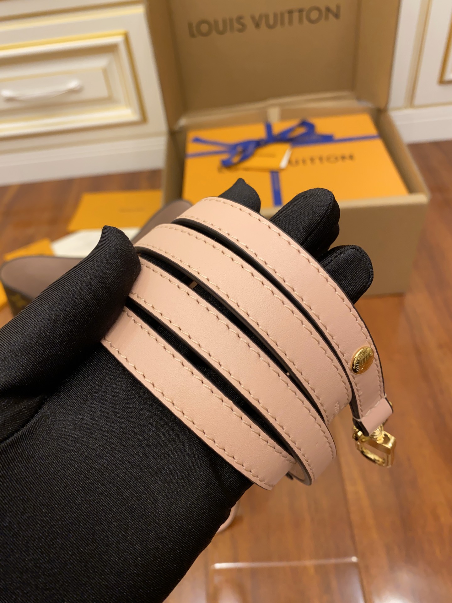 Louis Vuitton LV NeoNoe MM M44022