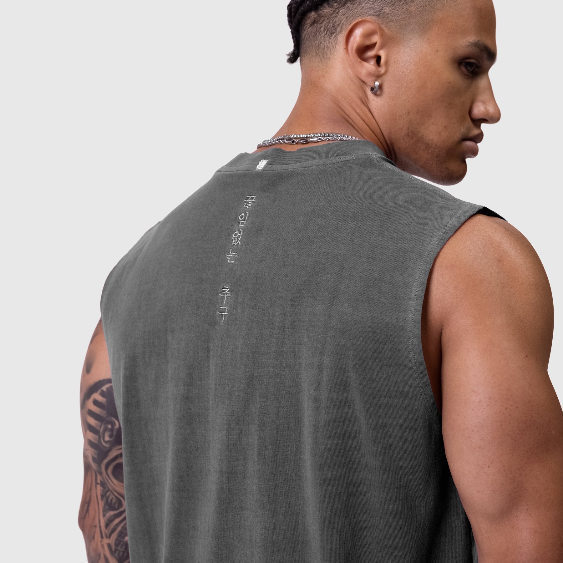 0807. Tech Essential Relaxed Cutoff - Faded Grey