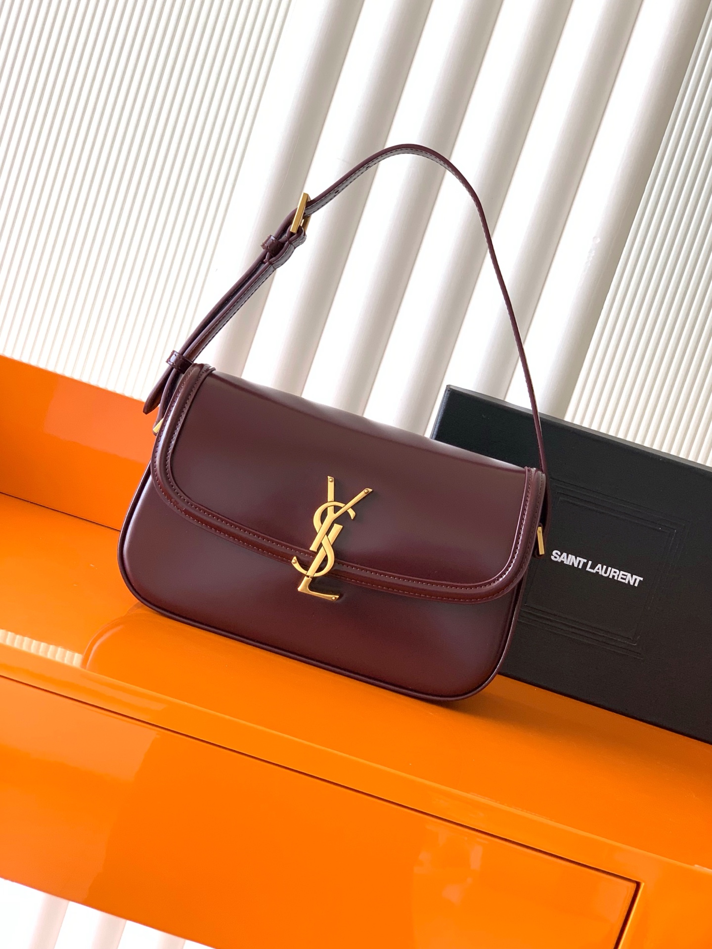 Saint Laurent Rouge Cabernet Solferino Small Bag in Smooth leather