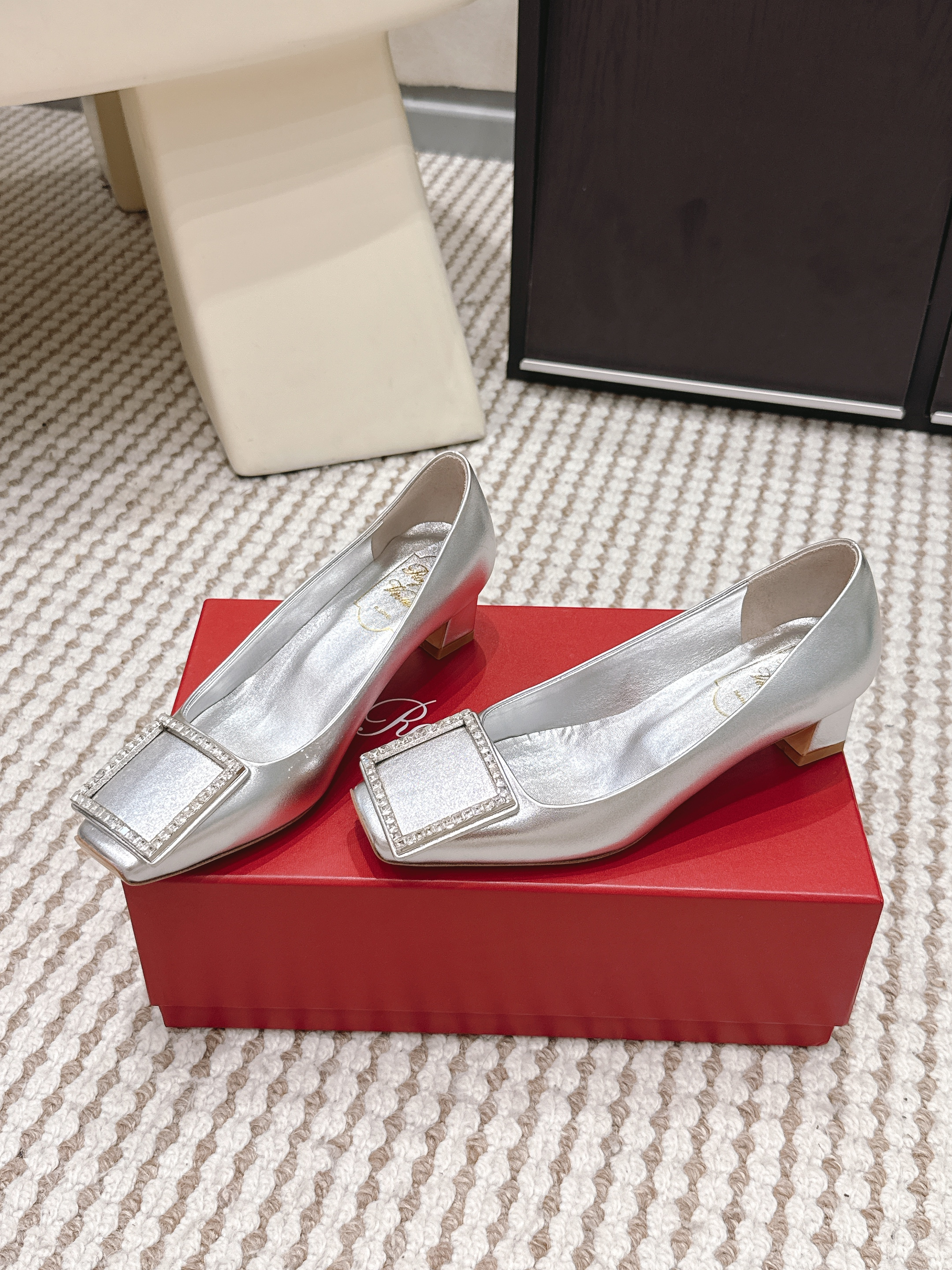 Roger Vivier Lambskin and crystals Pumps