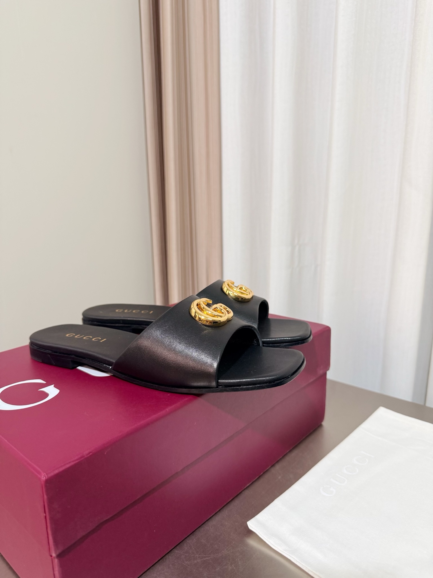 Women's Gucci Flat slide sandal with Double G
