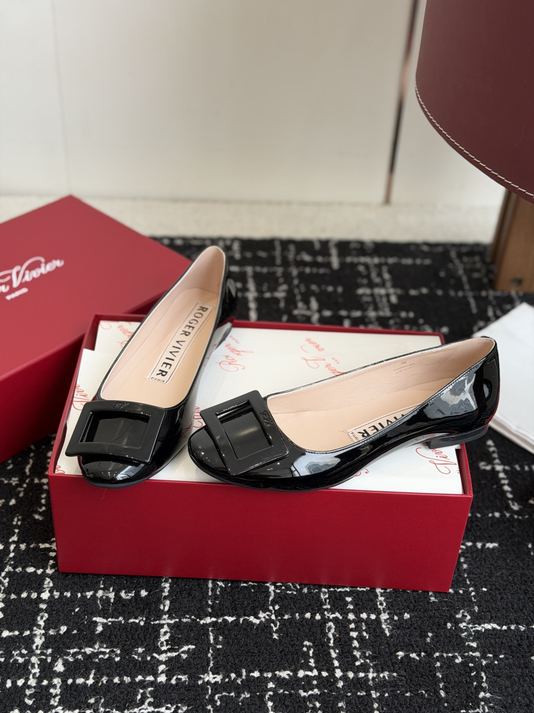Roger Vivier Shiny leather Flat Ballets