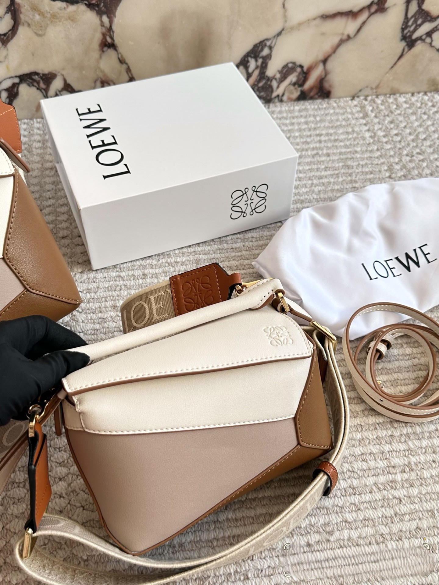Loewe Puzzle 18/24 