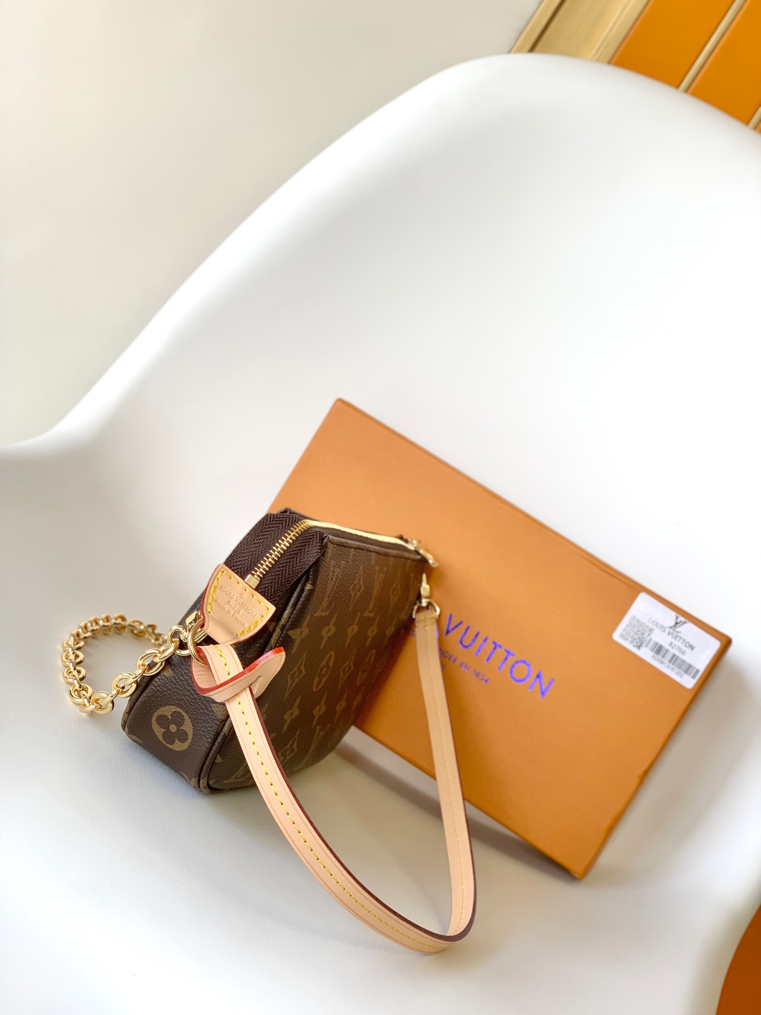 M82766 LV Pochette Accessoires in monogram canvas