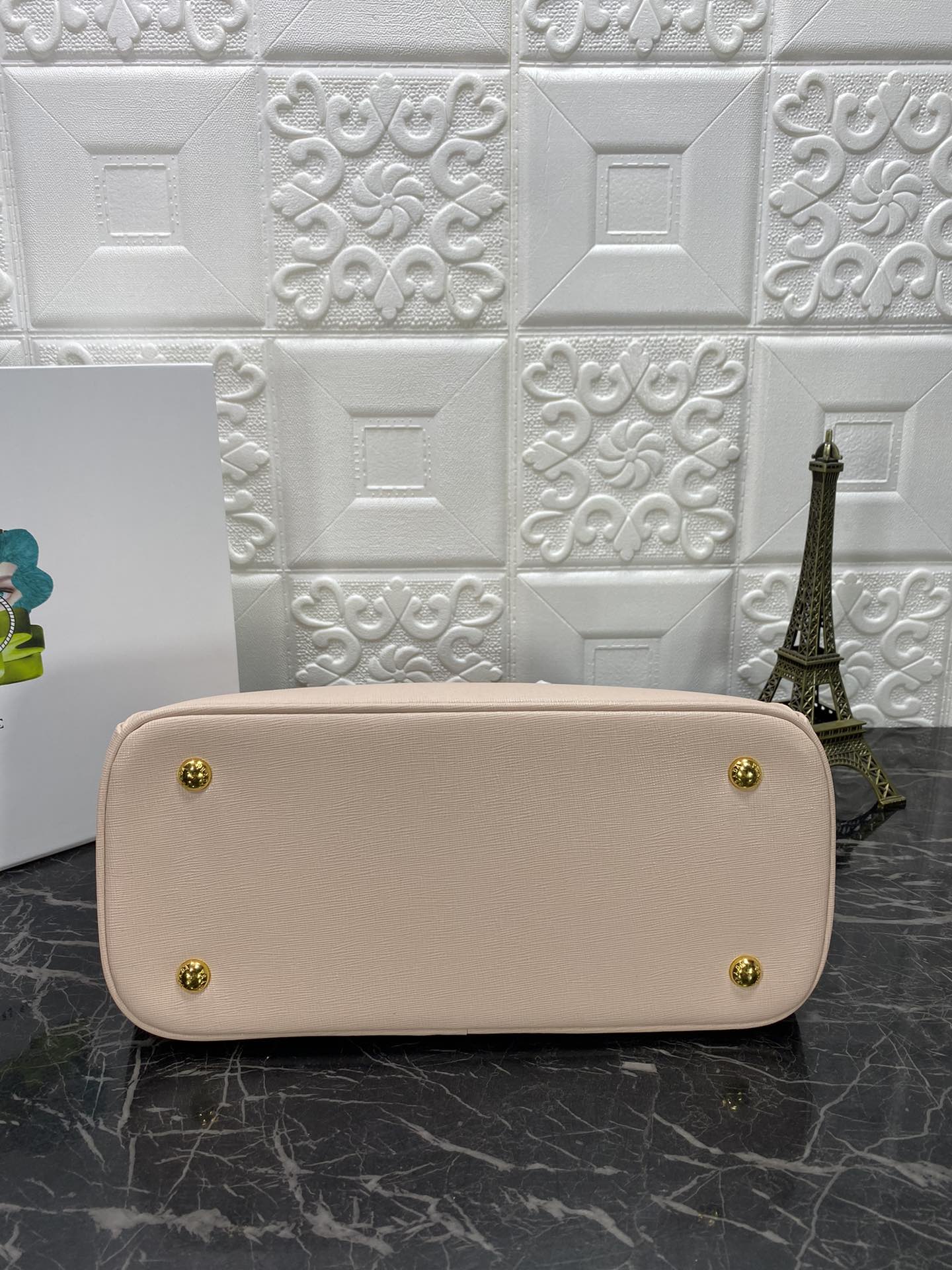 Prada GALLERIA 32 BAG IN BEIGE SAFFIANO LEATHER