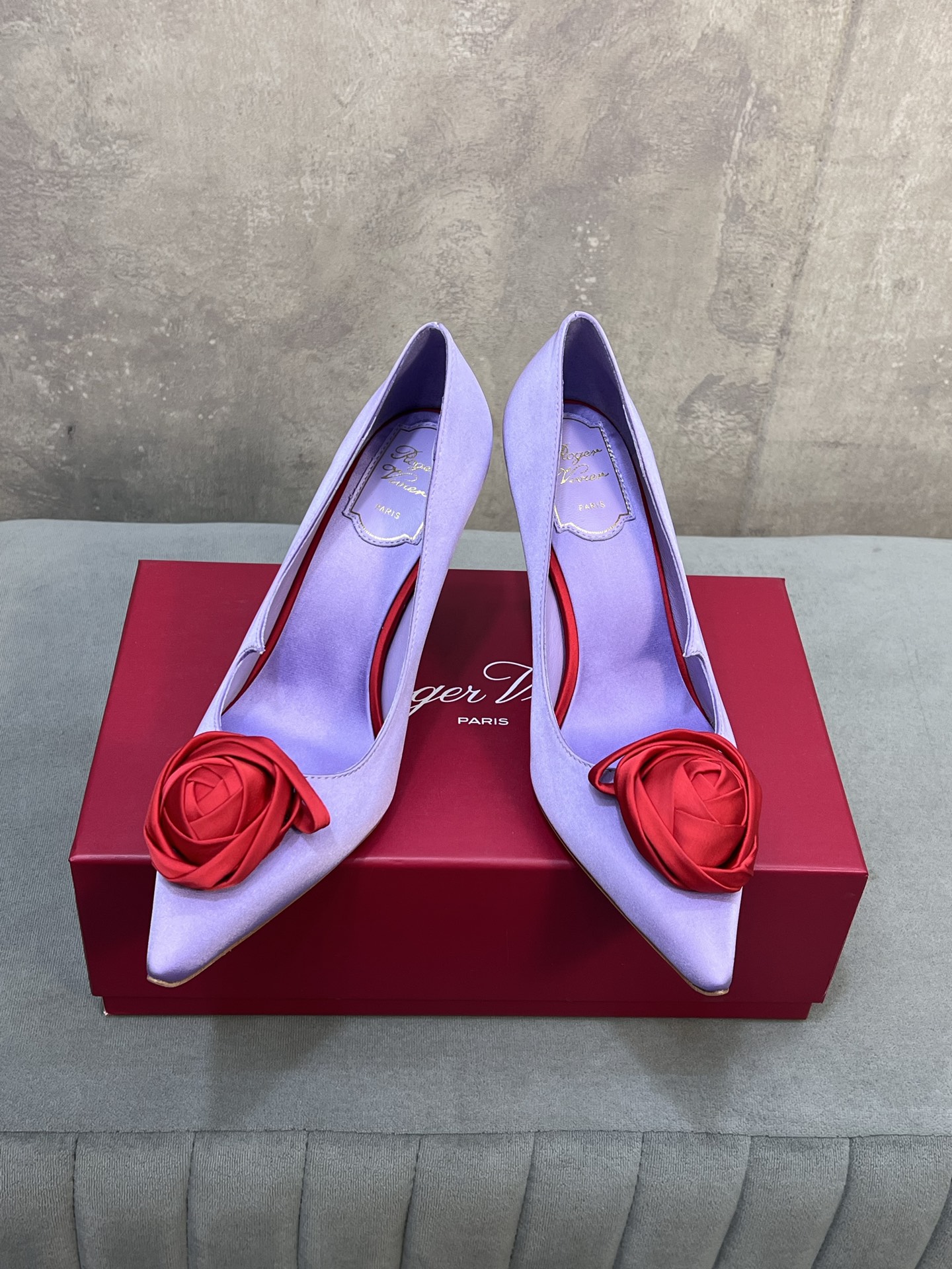 Roger Vivier Rose Vivier Lace Pump