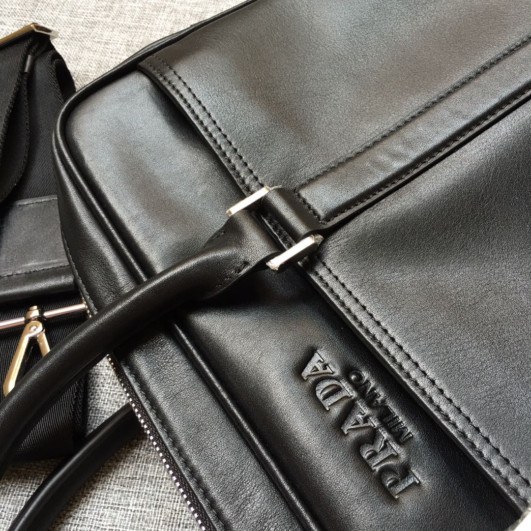 Prada Business & Travel BAG 38 IN BLACK SMOOTH CALFSKIN
