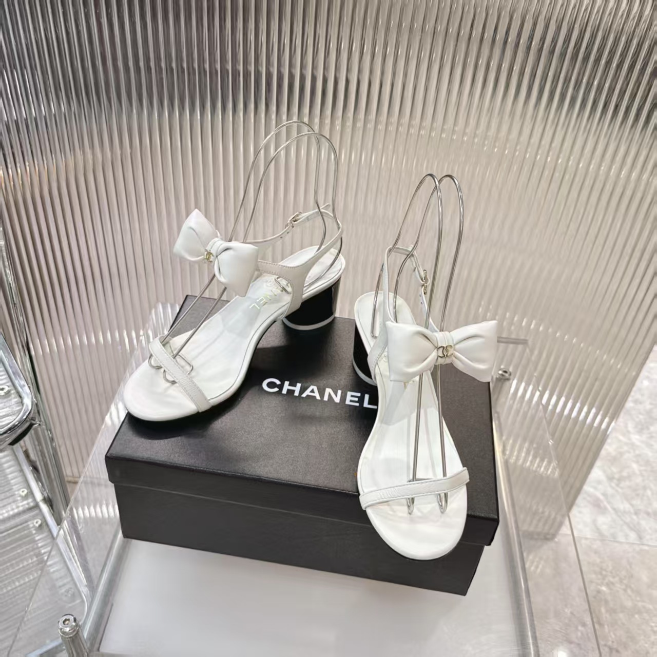 Chanel White Leather Sandals with Bow Mules Block Heel - KAIROO