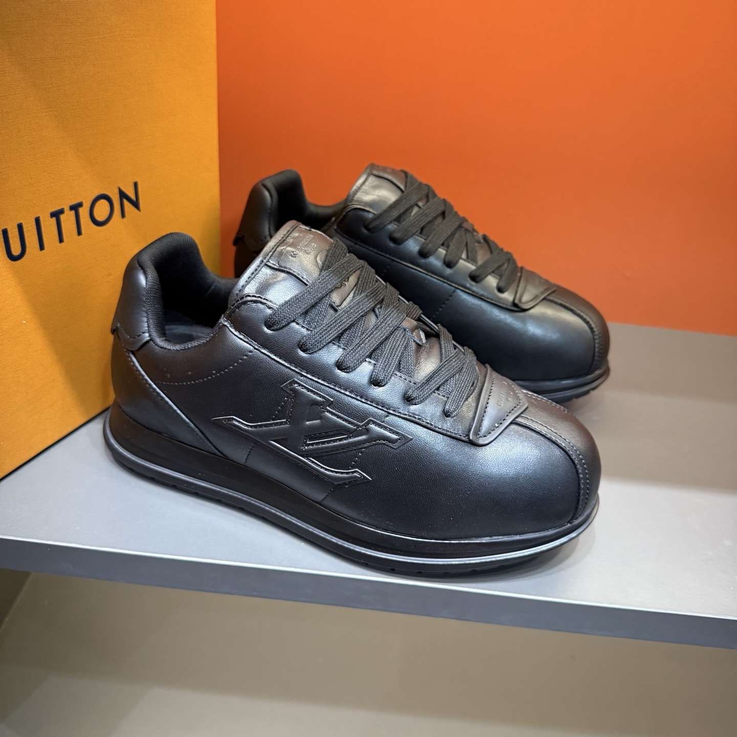 Louis Vuitton LV Unisex Buttersoft sneaker