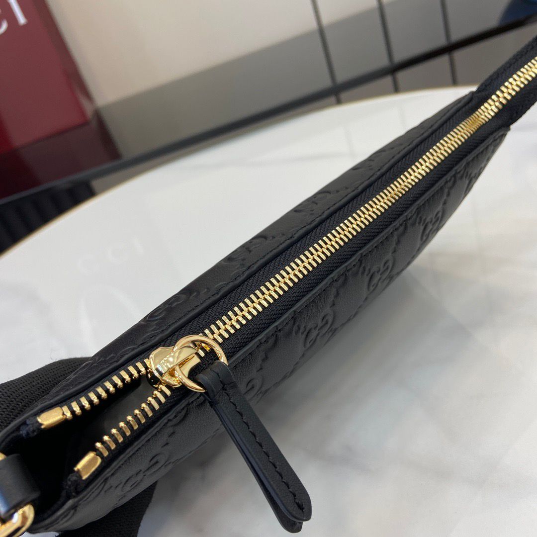 GUCCi black chain bag