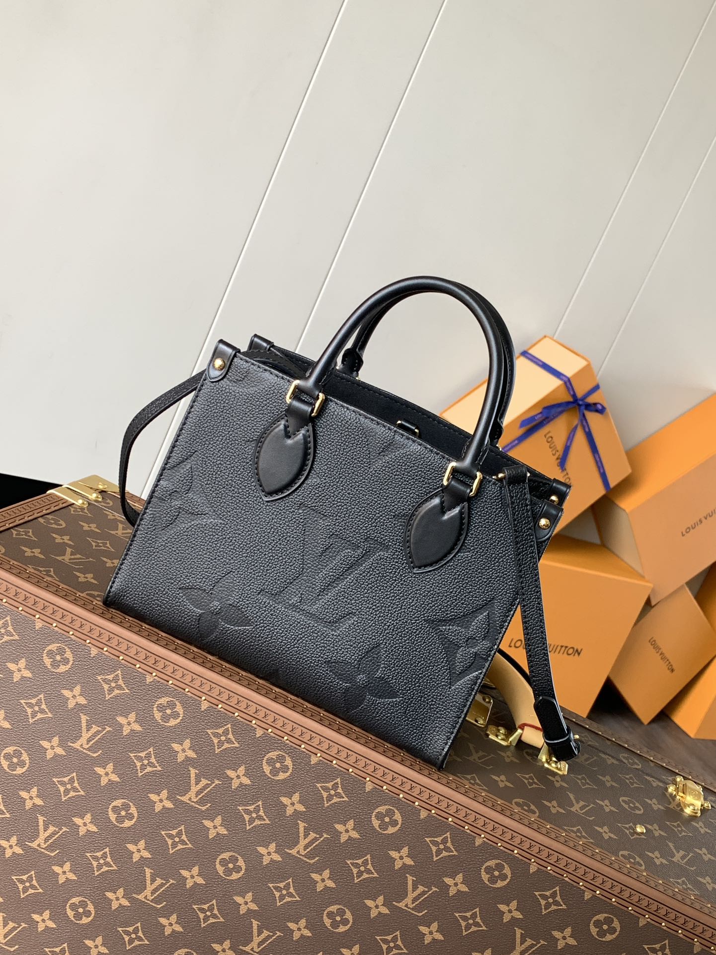 M45653 LV OnTheGo PM Bag Tote In Black Monogram Empreinte Leather