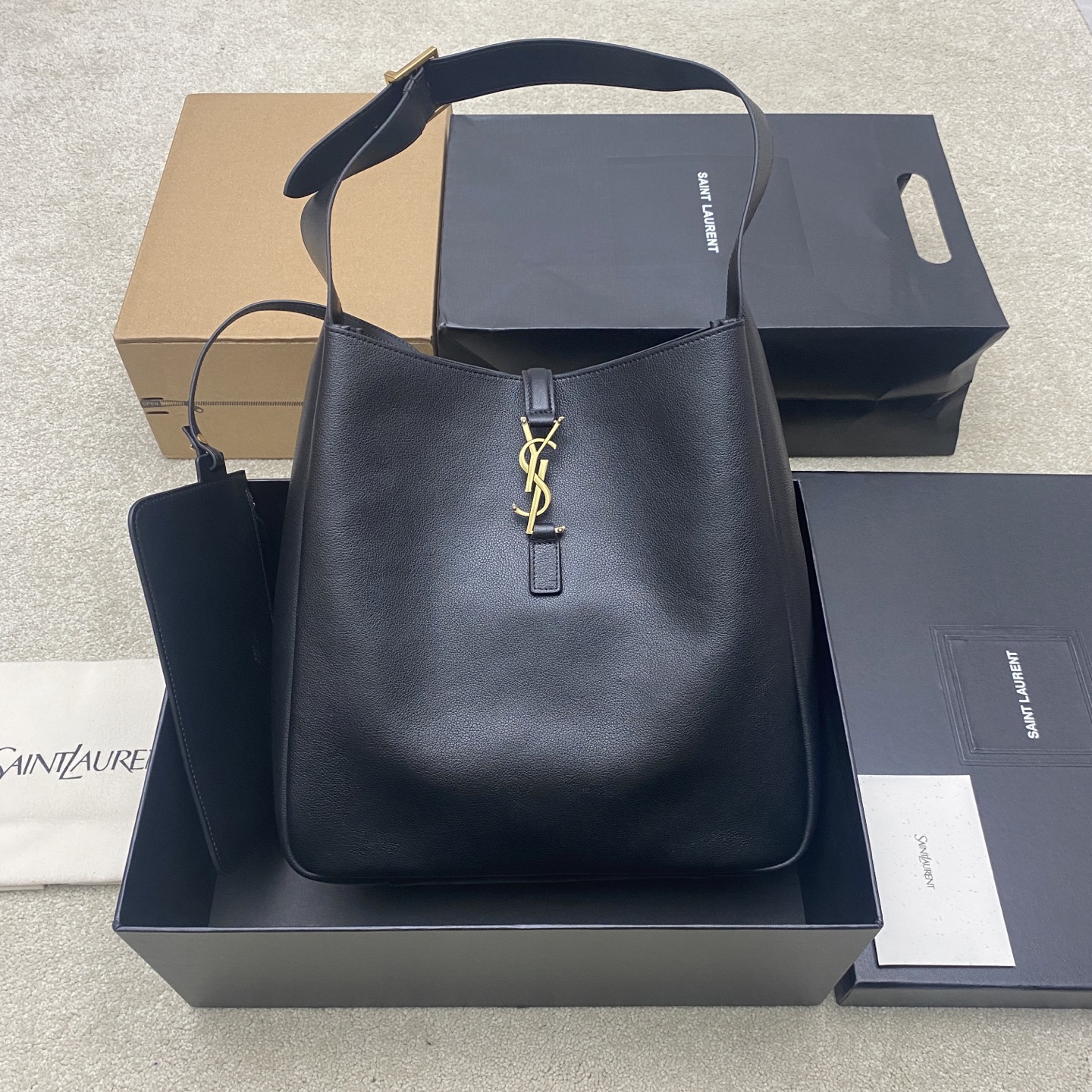 Saint Laurent Black Grained calfskin LE 5 À 7 Large Bag 850545