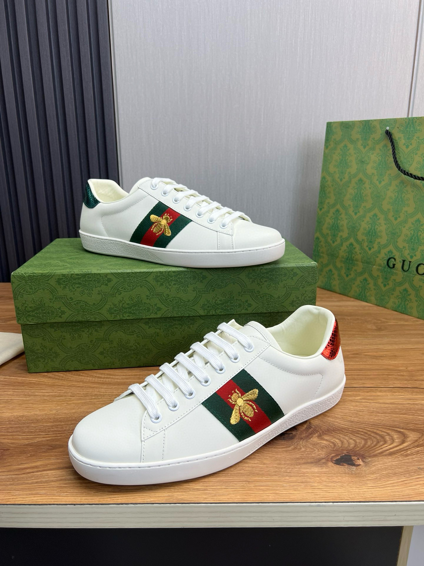 Unisex Gucci Ace Sneaker with bee