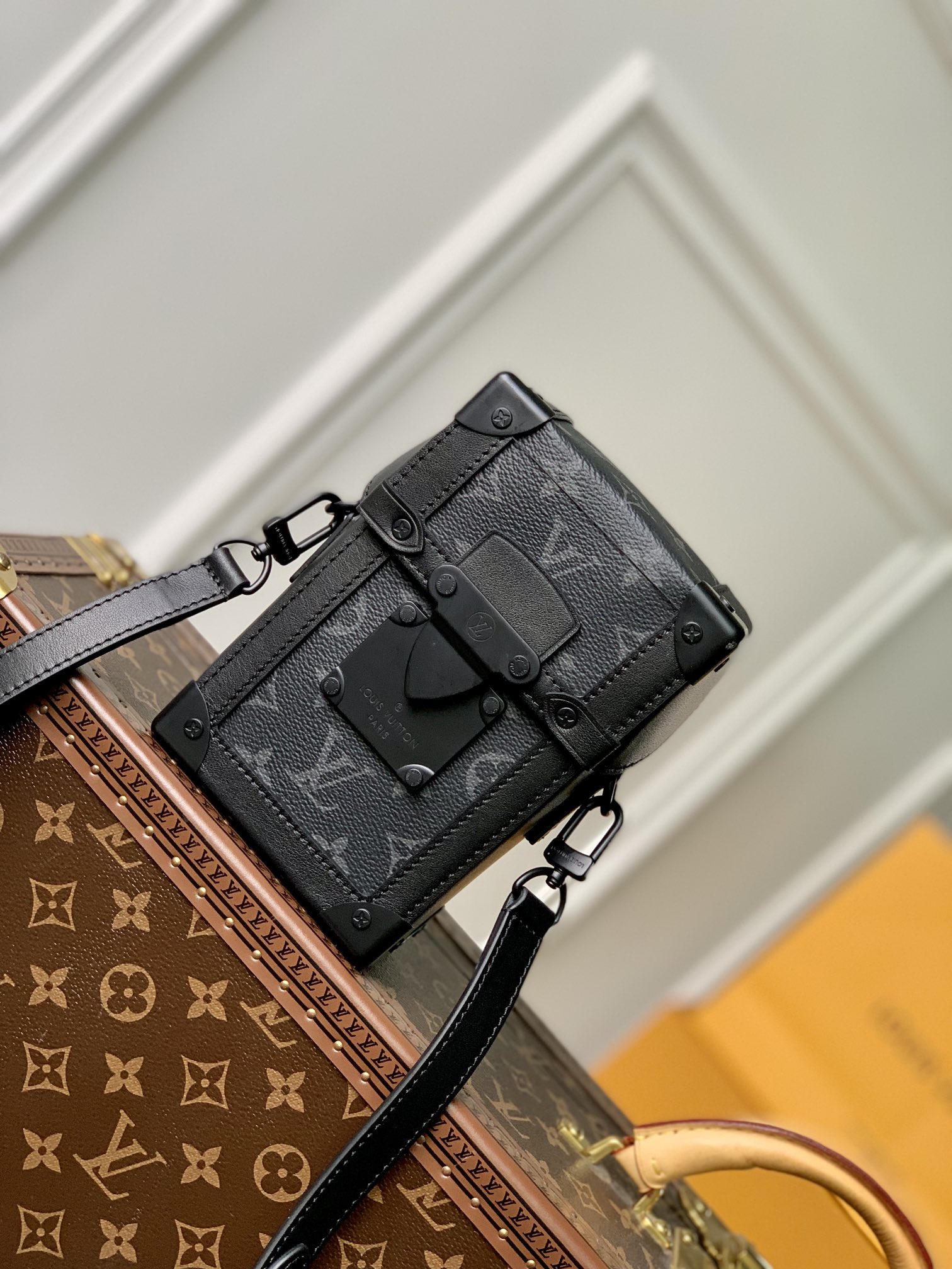 Louis Vuitton LV Vertical Trunk Wearable Wallet M82077