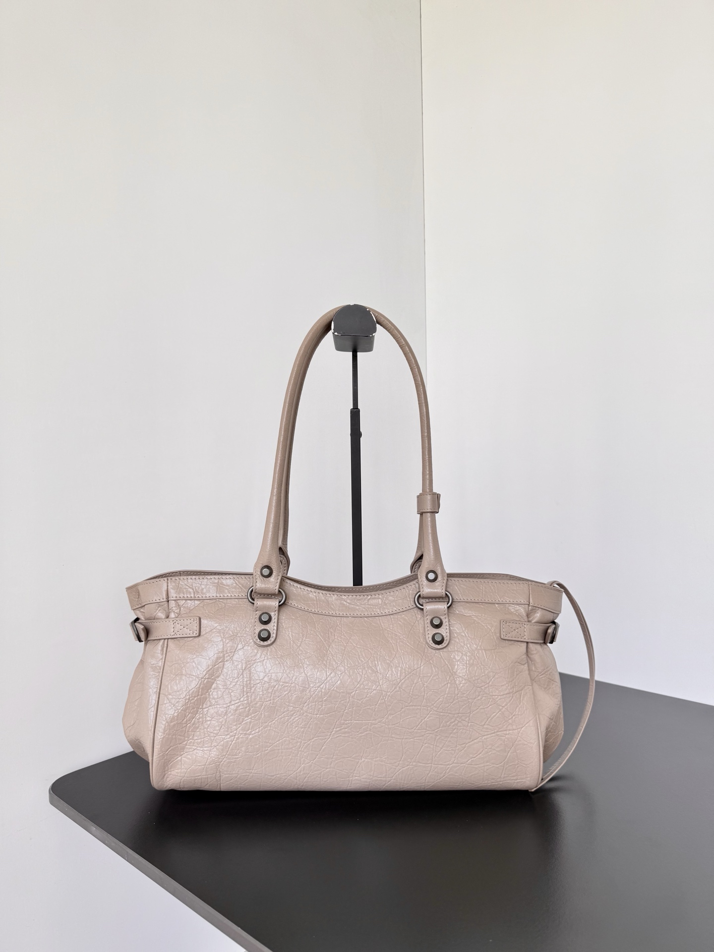 𝐁alenciaga Le City Bag East-west in Sesame Lambskin