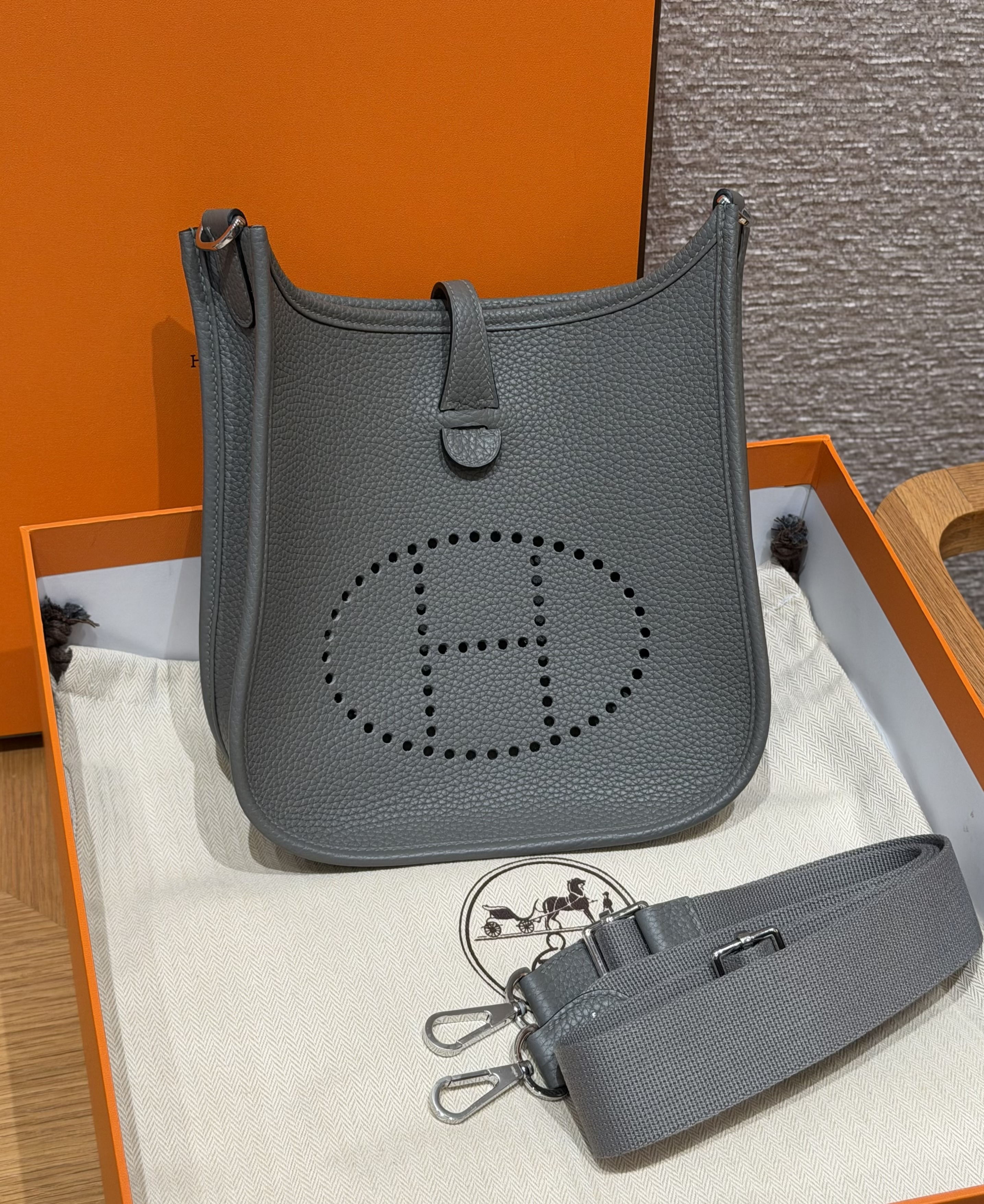 Hermes Gris Meyer Clemence Small Evelyne 23 III