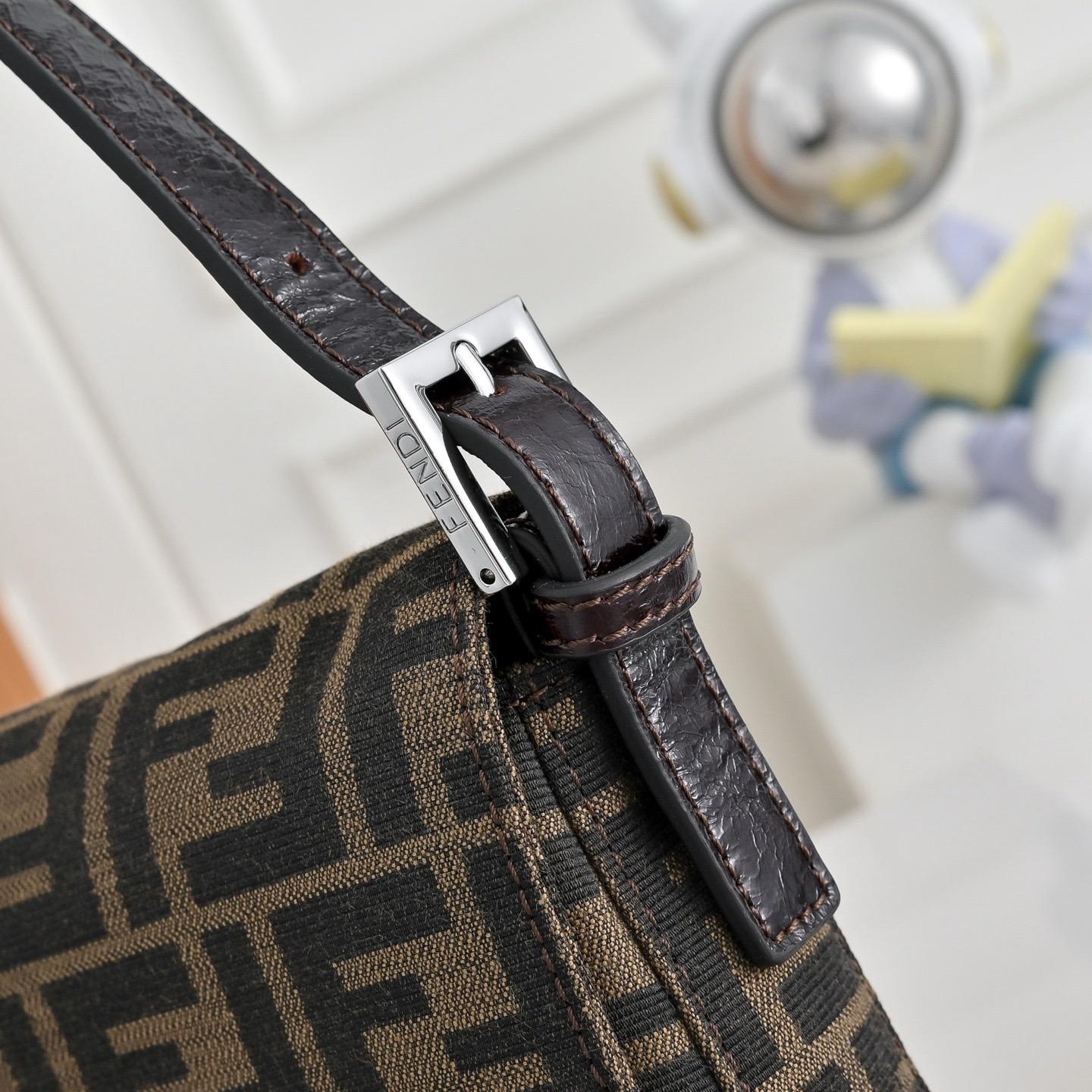 FENDI Baguette shoulder bag