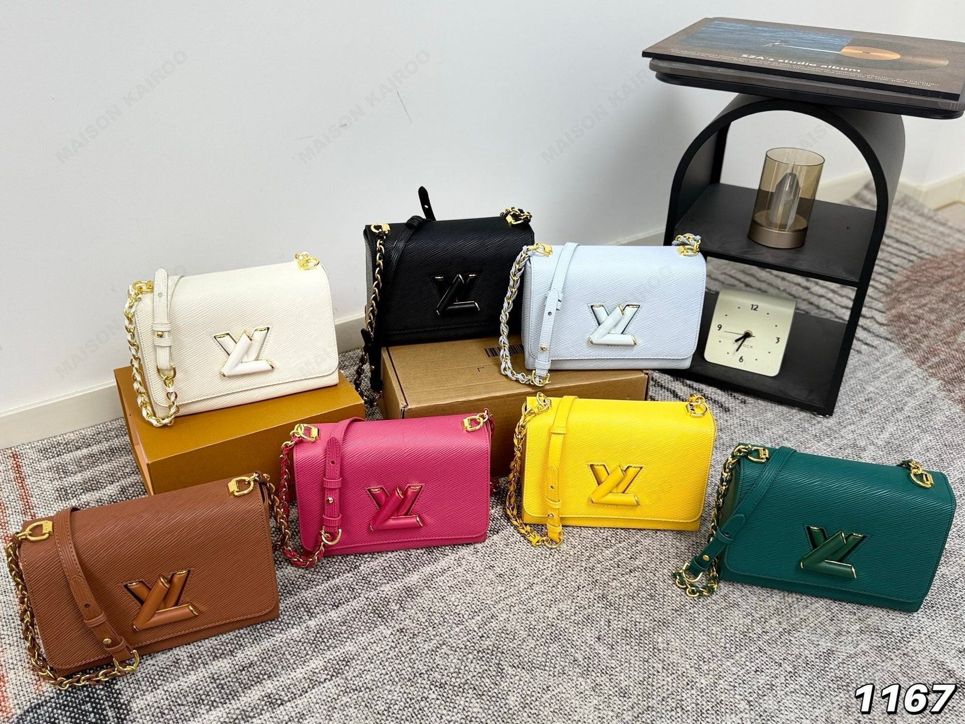Louis Vuitton LV Twist Lock MM Embossed Epi Leather Tone Logo Flap Shoulder Bag - KAIROO