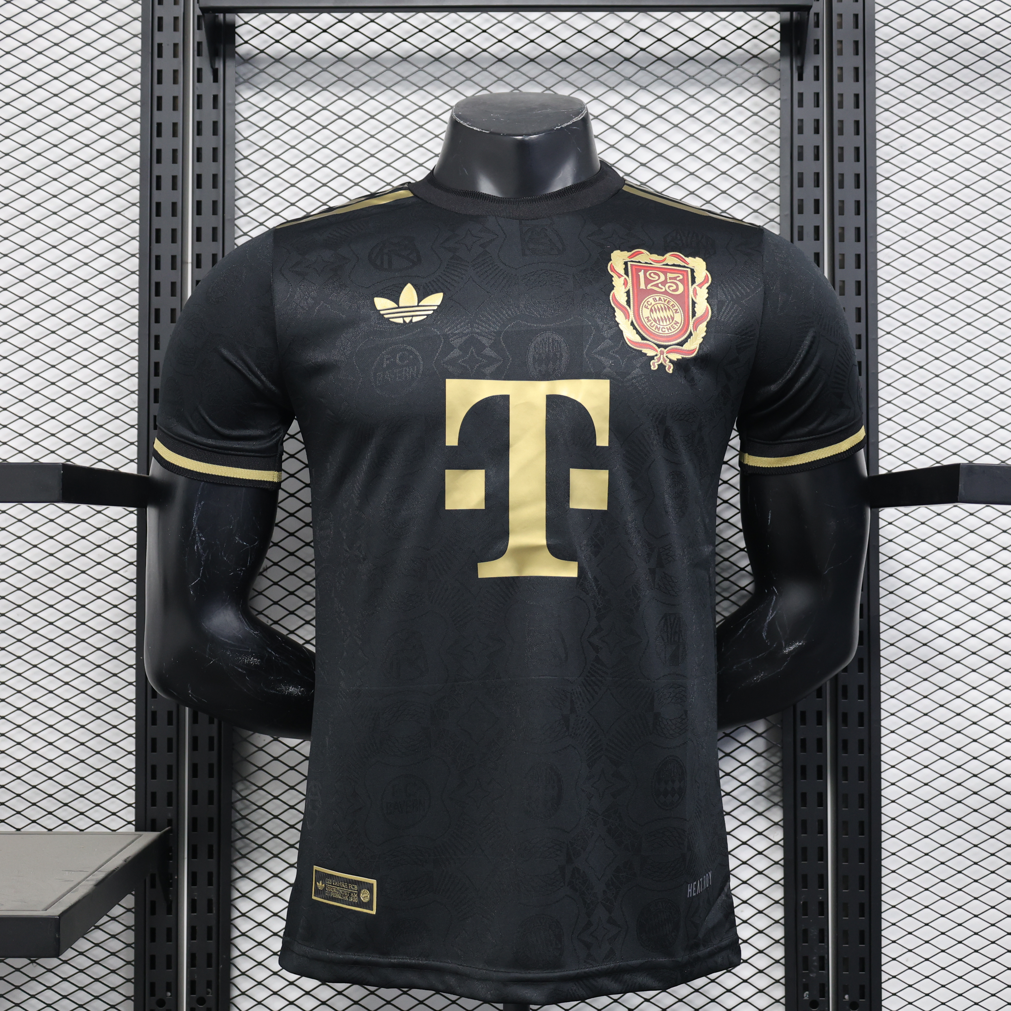 Player version Bayern 125th Year Black Special