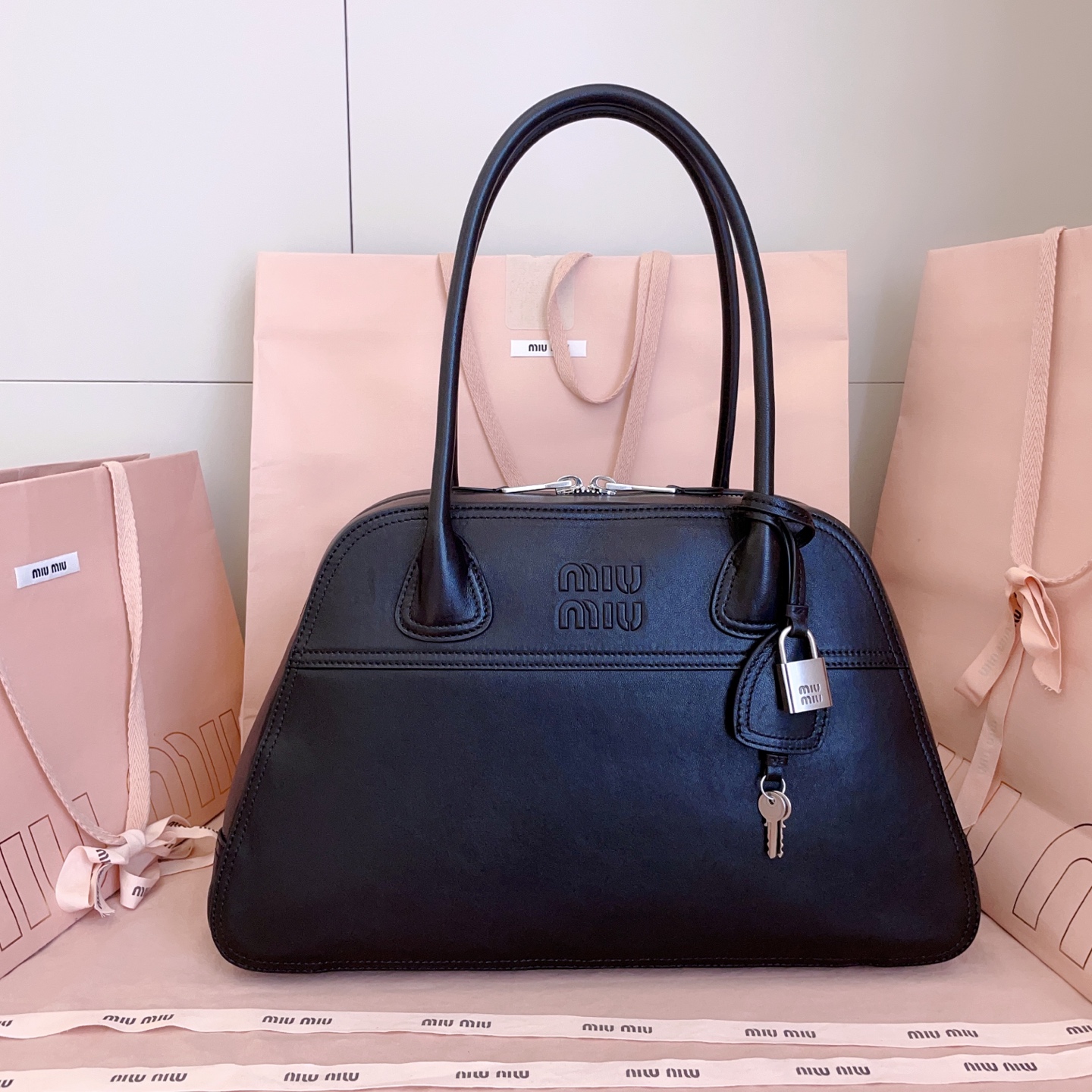 Miu Miu Black Medium Vivant Leather bag 5BB196
