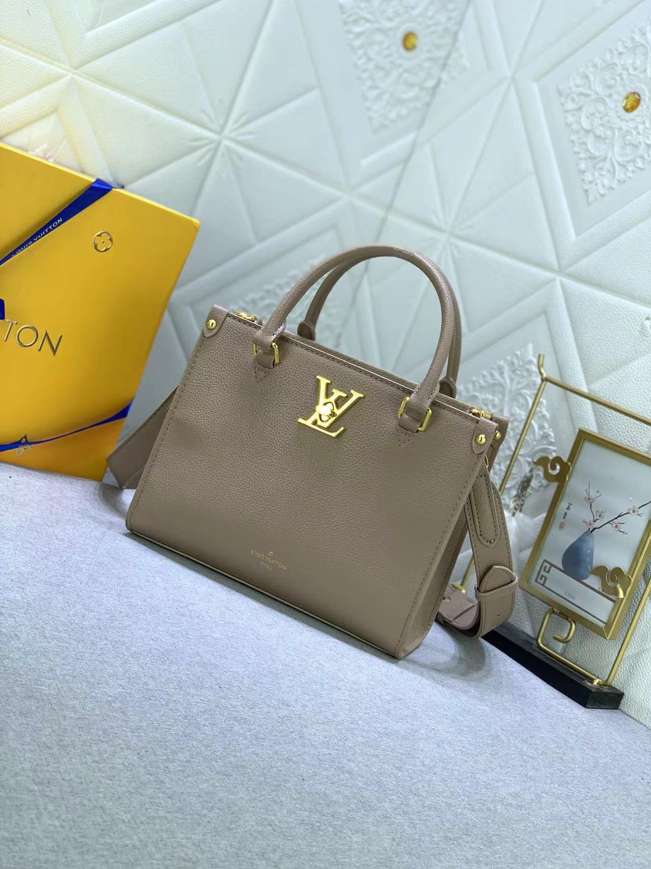 Louis Vuitton LV Business & Travel Bags Lock & Go