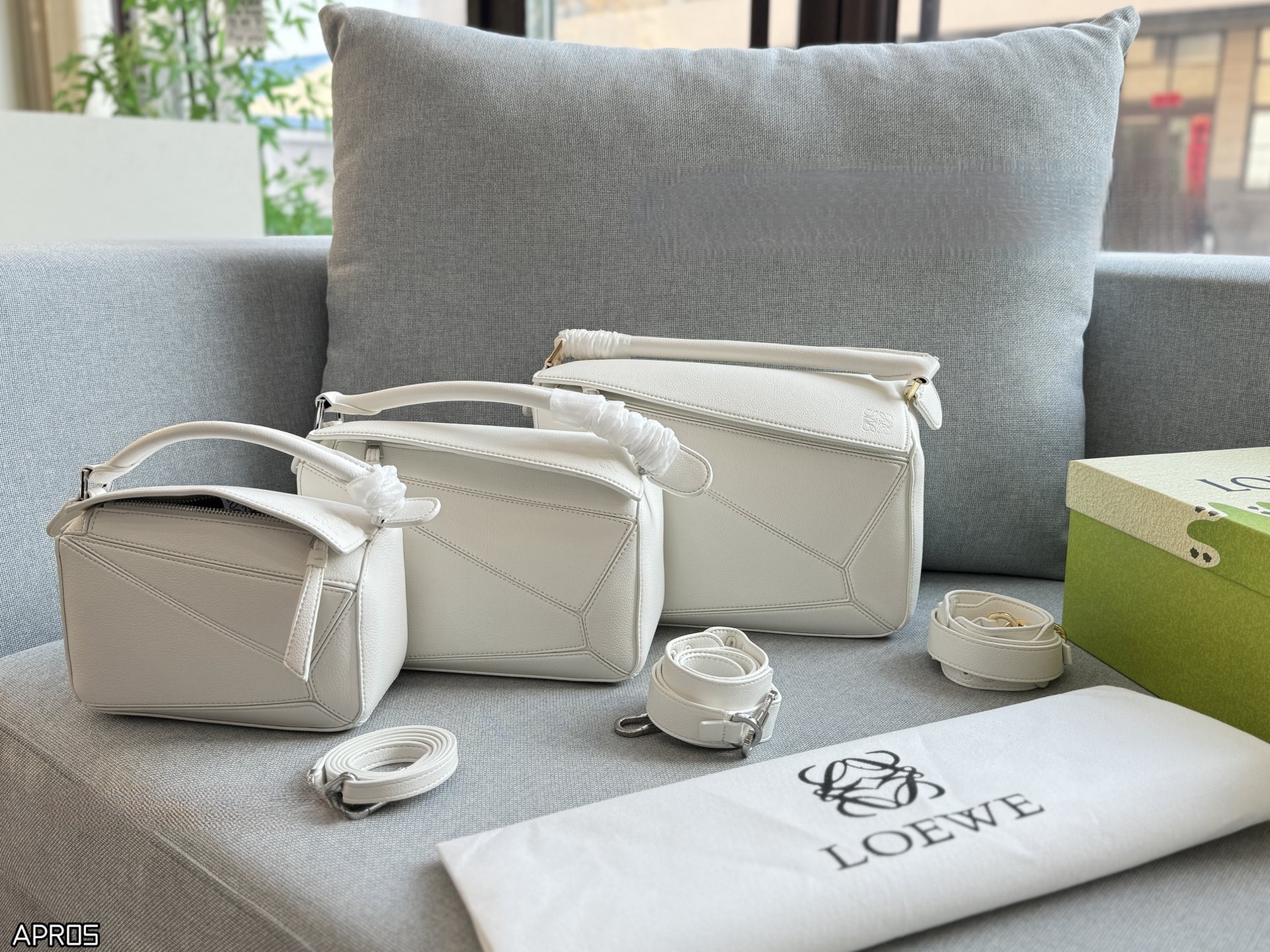 Loewe Puzzle 18/24/29CM Cuboid Edge Solid Bright Color Smooth Calfskin Leather Top Handle Bag - KAIROO