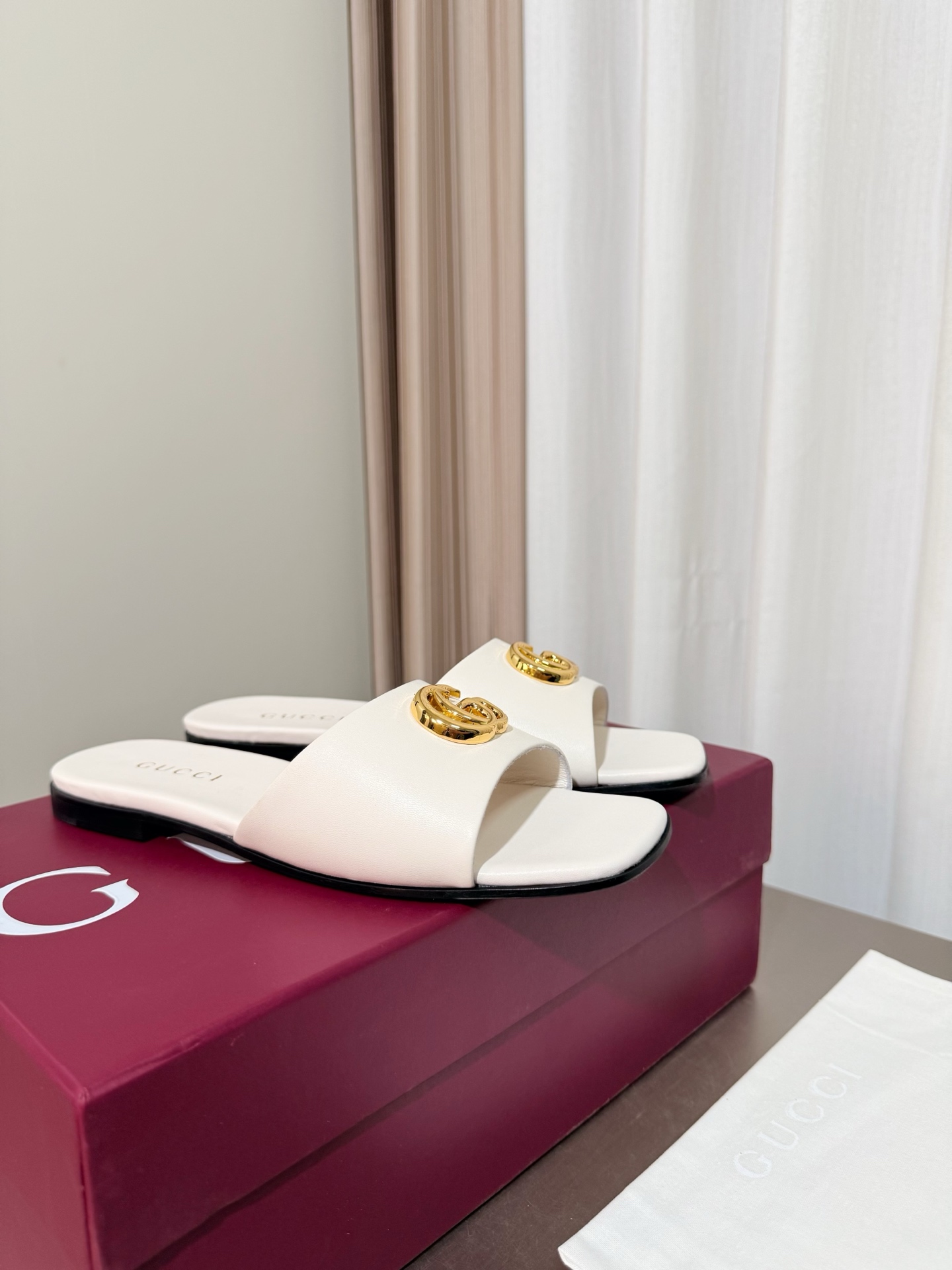 Women's Gucci Flat slide sandal with Double G