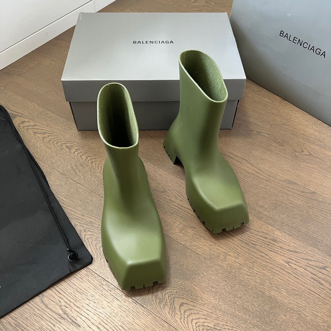 Balenciaga Trooper Green Matte Rubber Galoshes Square Toe Chunky Rain Boots - KAIROO