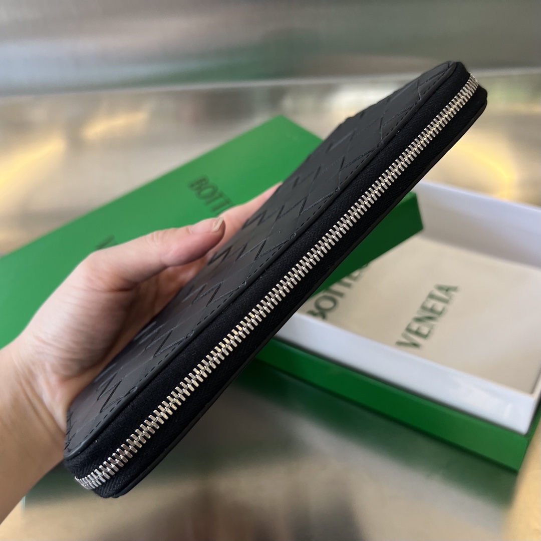 Bottega Veneta Large Zippy Around Wallet Wallet in Black/Green Intreccio Leather