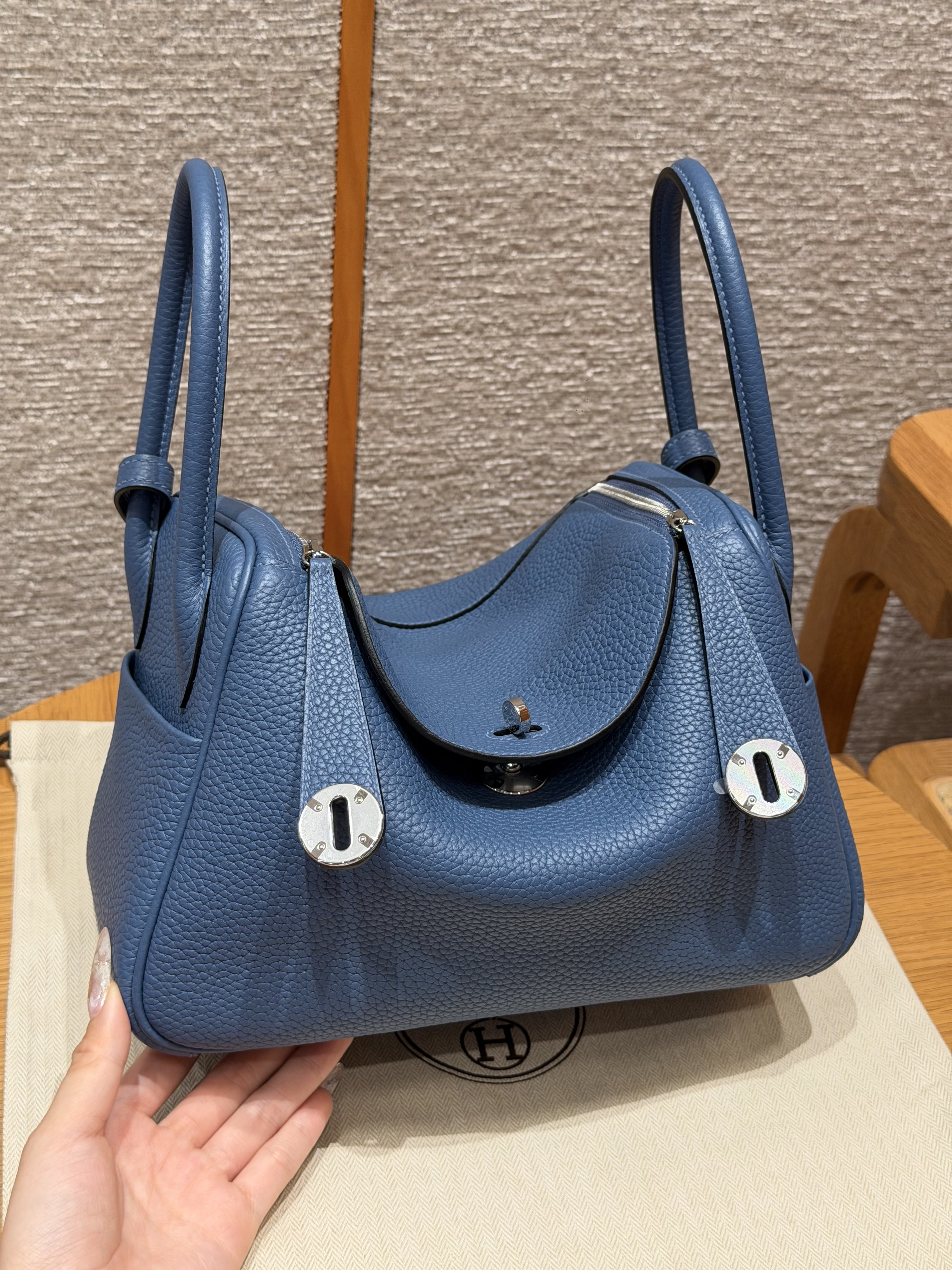 Hermes Blue Agate Clemence Lindy 26