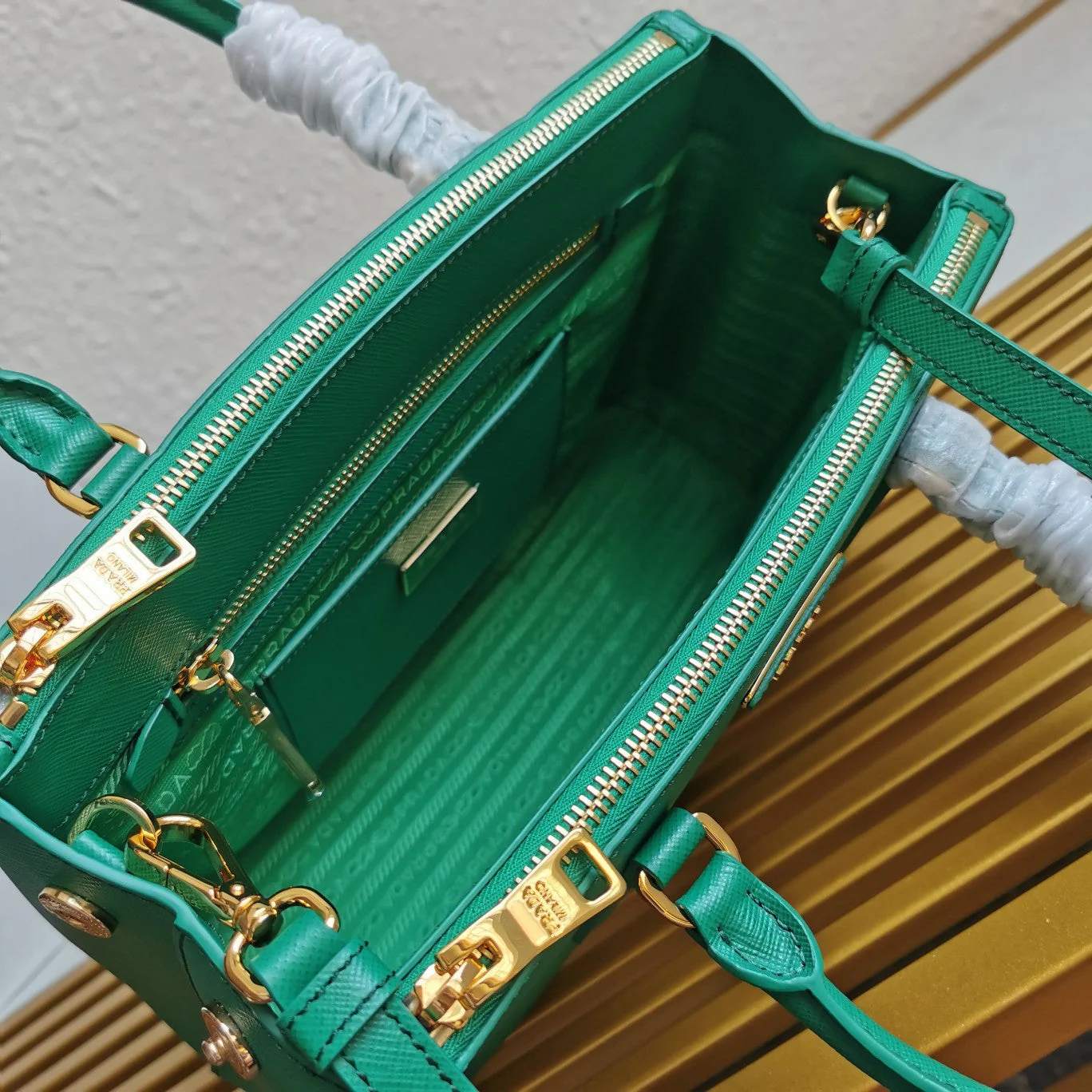 Prada MEDIUM GALLERIA 28 GREEN SAFFIANO LEATHER