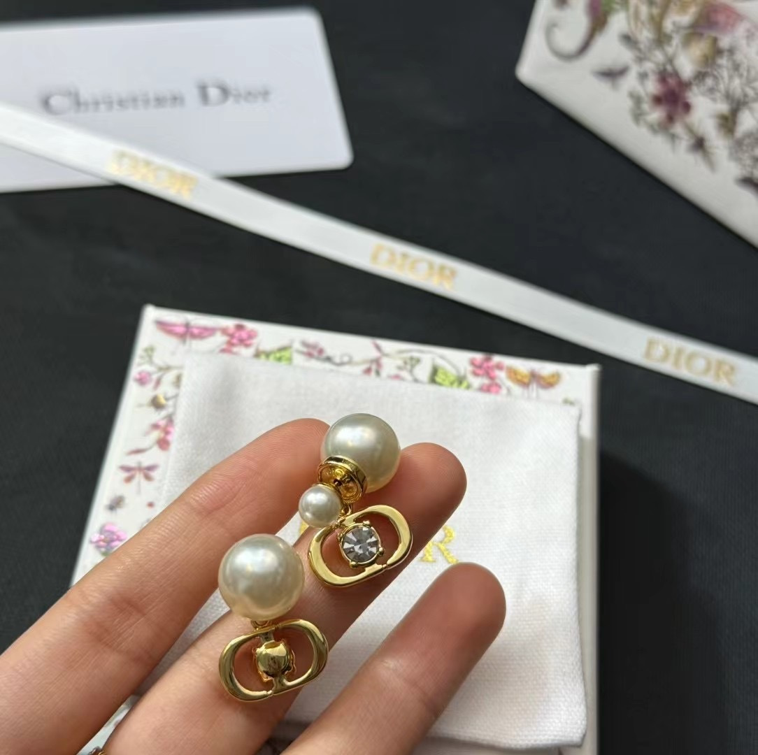 Dior Classic Dual-Size Pearl Studs