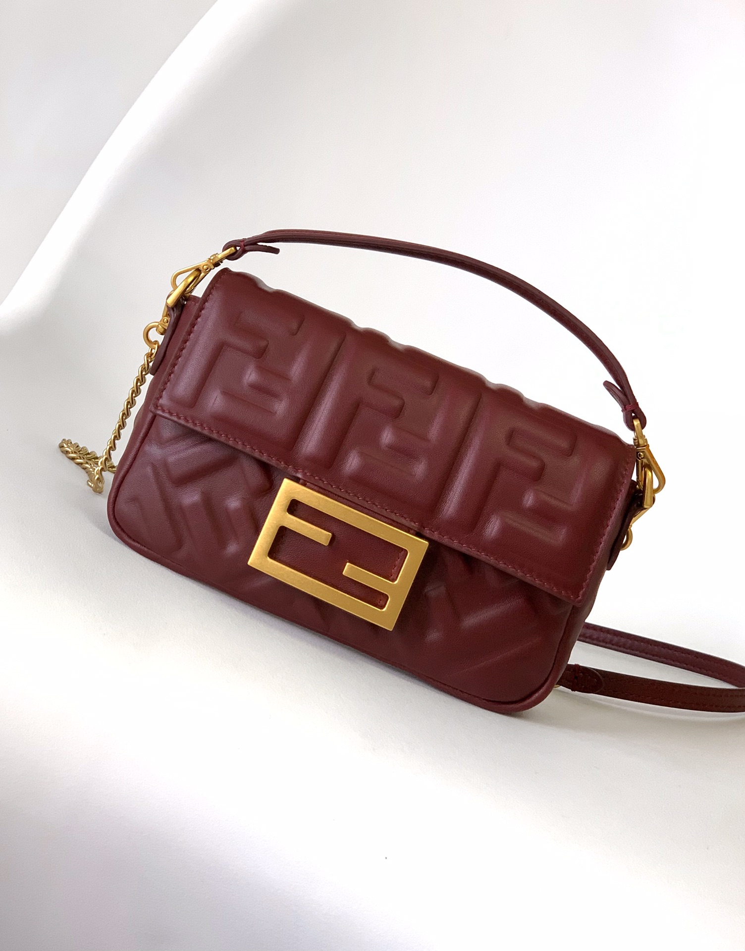 Fendi Iconic Mini Baguette Chain Leather Bag-Burgundy