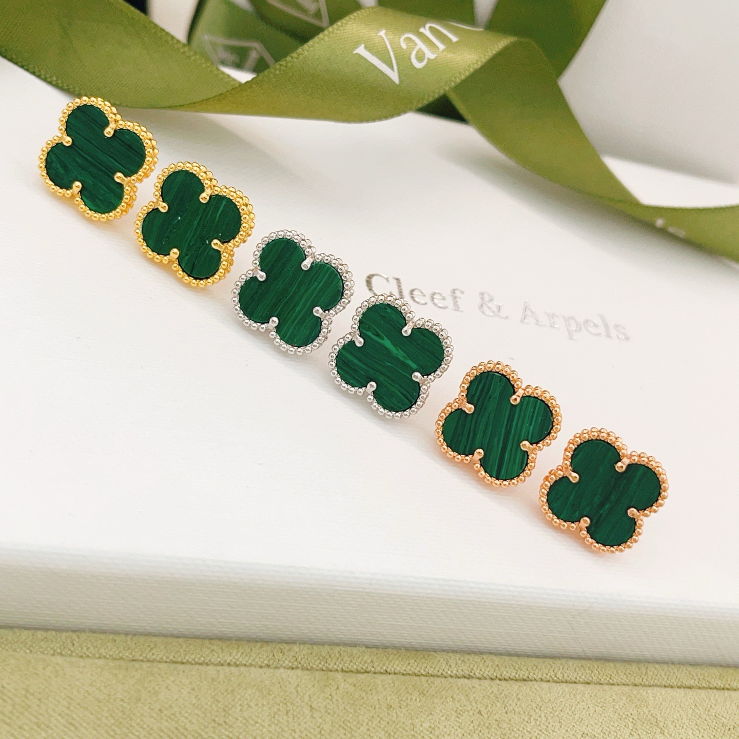 Van Cleef Fashion Medium Earrings 1.5cm