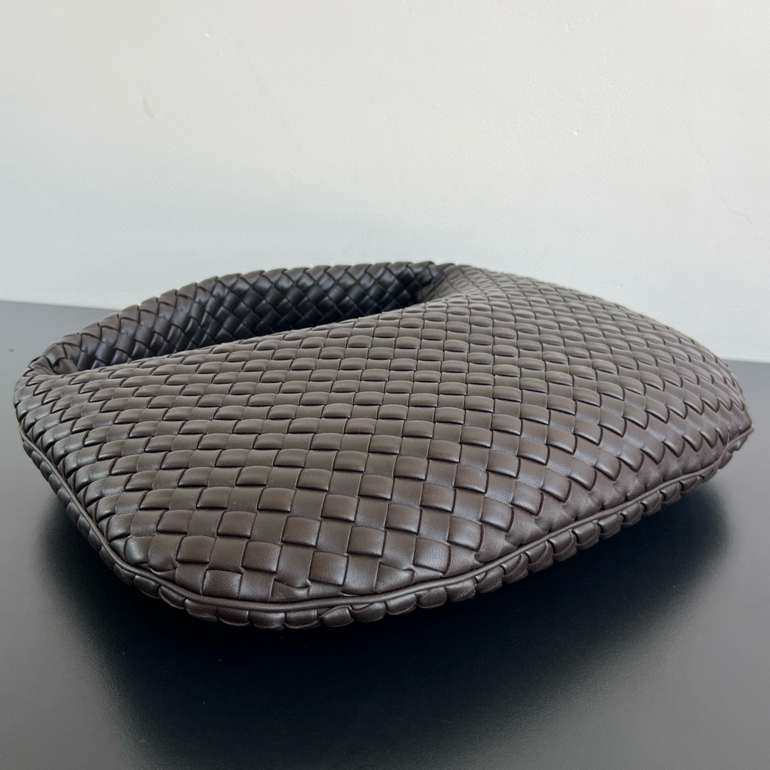 Bottega Veneta Large Veneta in Fondant Intrecciato