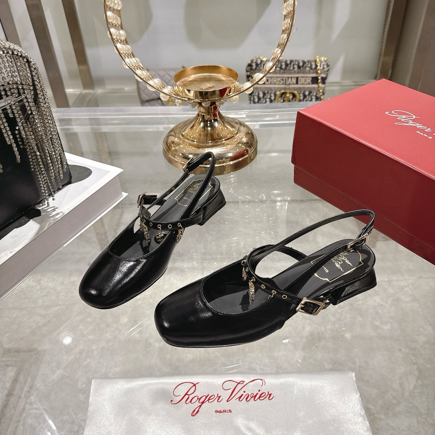 Roger Vivier Roger Vivier Leather slingback