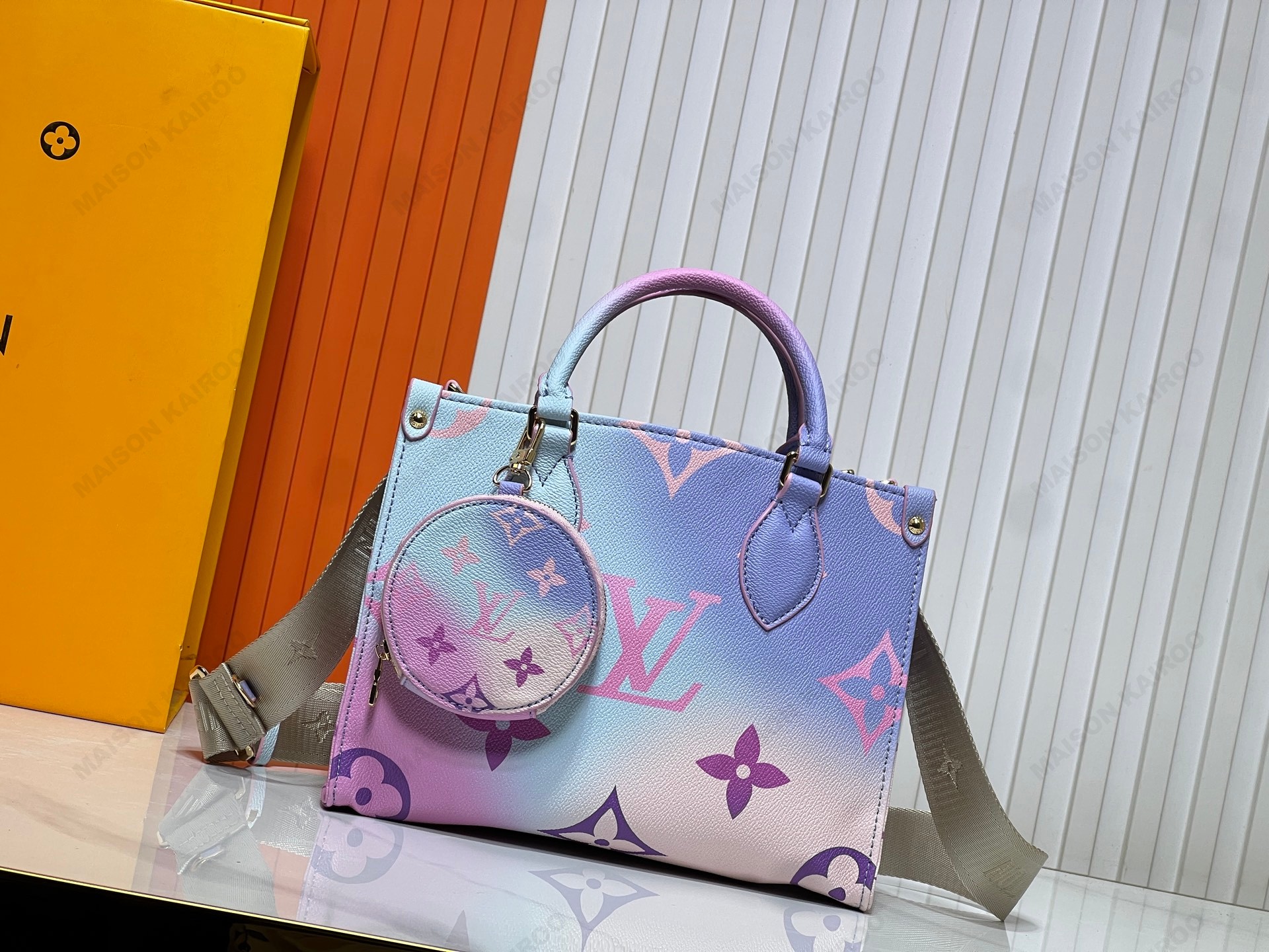 Louis Vuitton LV OnTheGo PM/MM/GM Purple Mint Green Gradient Giant Monogram Leather Top Handle Tote Bag - KAIROO