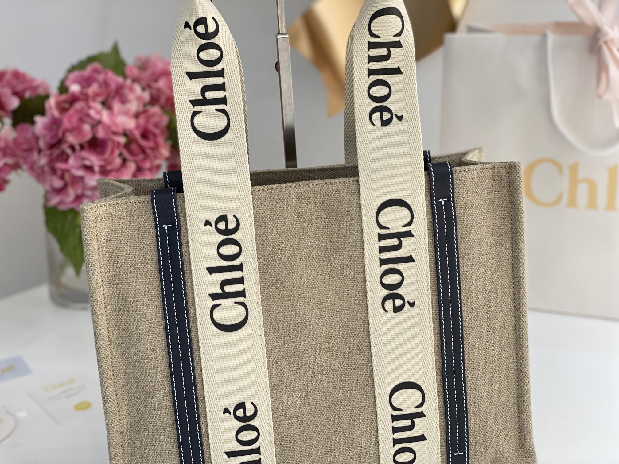 Chloe Medium Woody Tote BAG in Linen